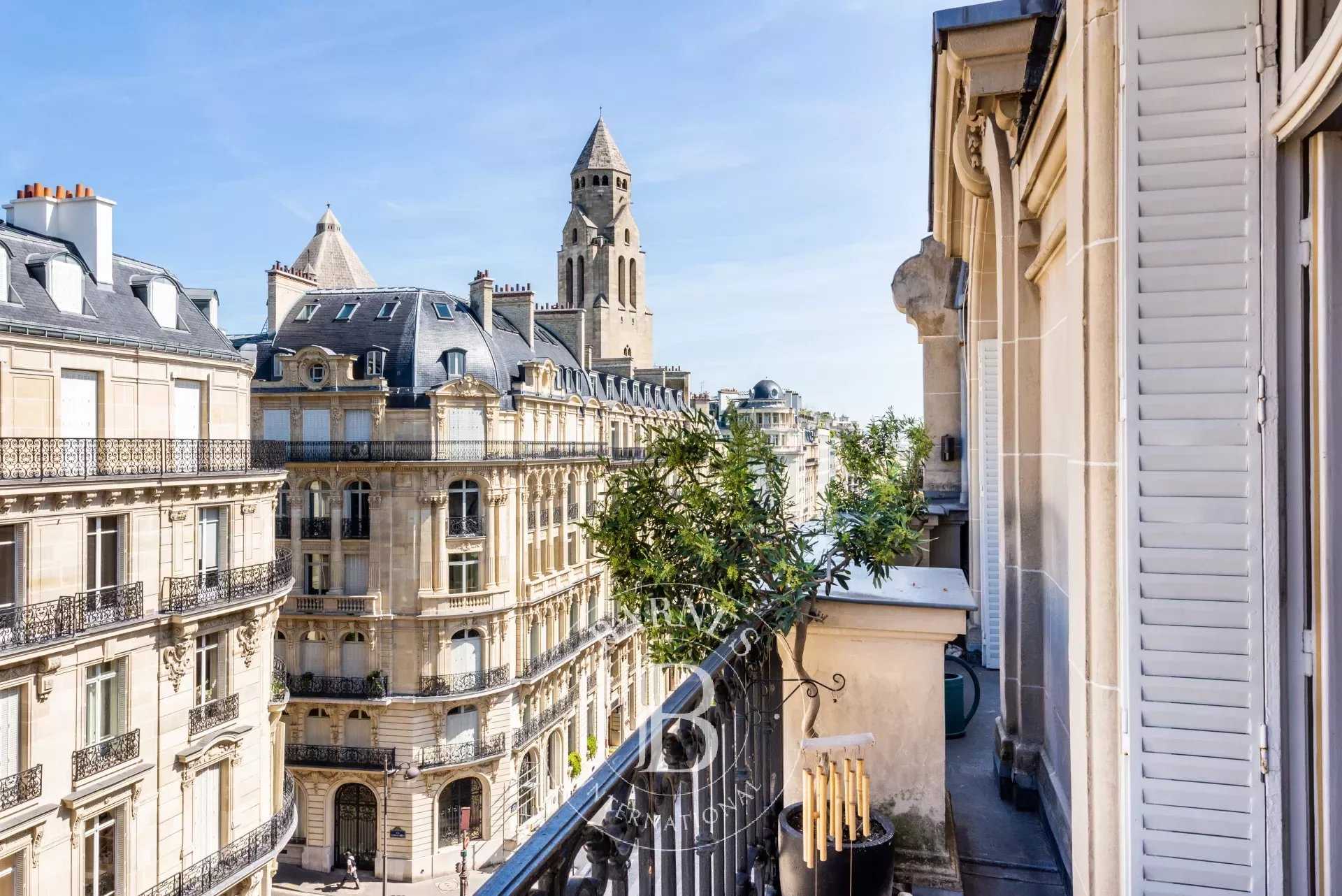 Paris  - Appartement 9 Pièces 5 Chambres