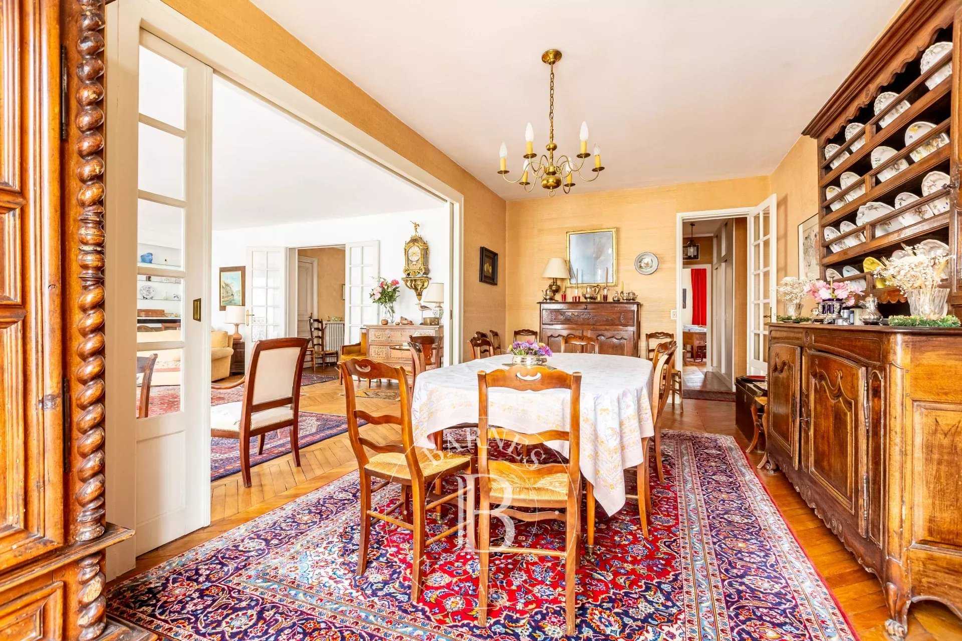 Paris  - Apartment 6 Bedrooms