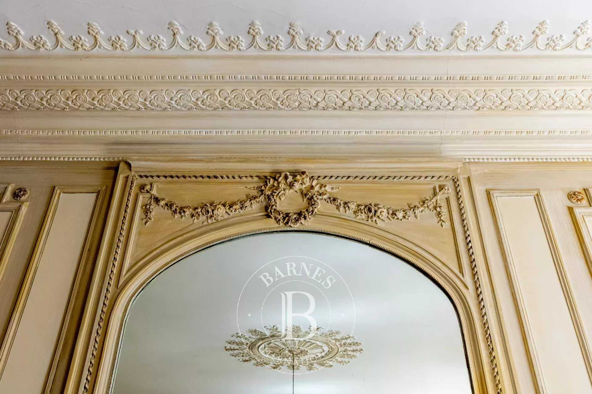 Paris  - Appartement 5 Pièces 3 Chambres