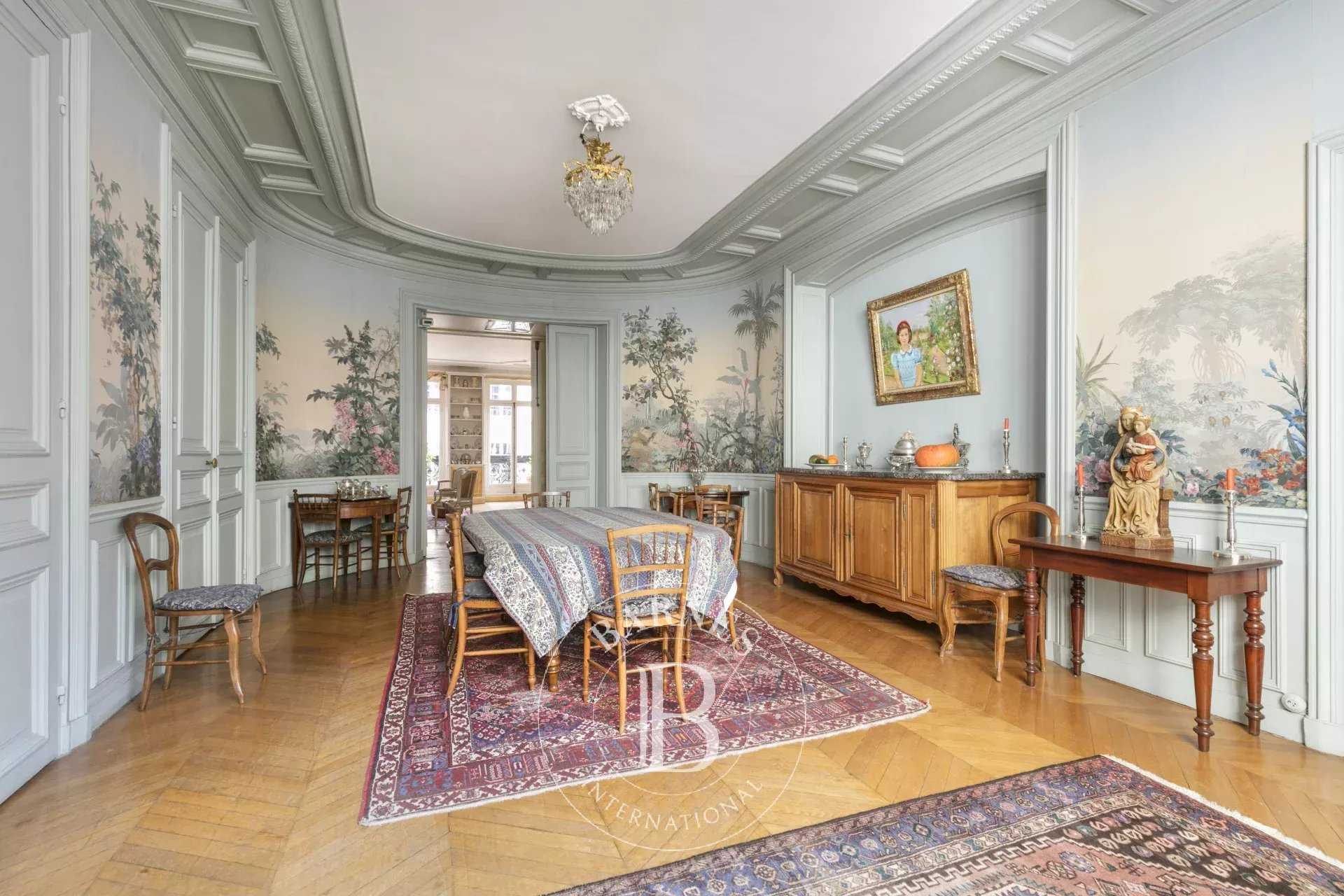 Paris  - Apartment 5 Bedrooms