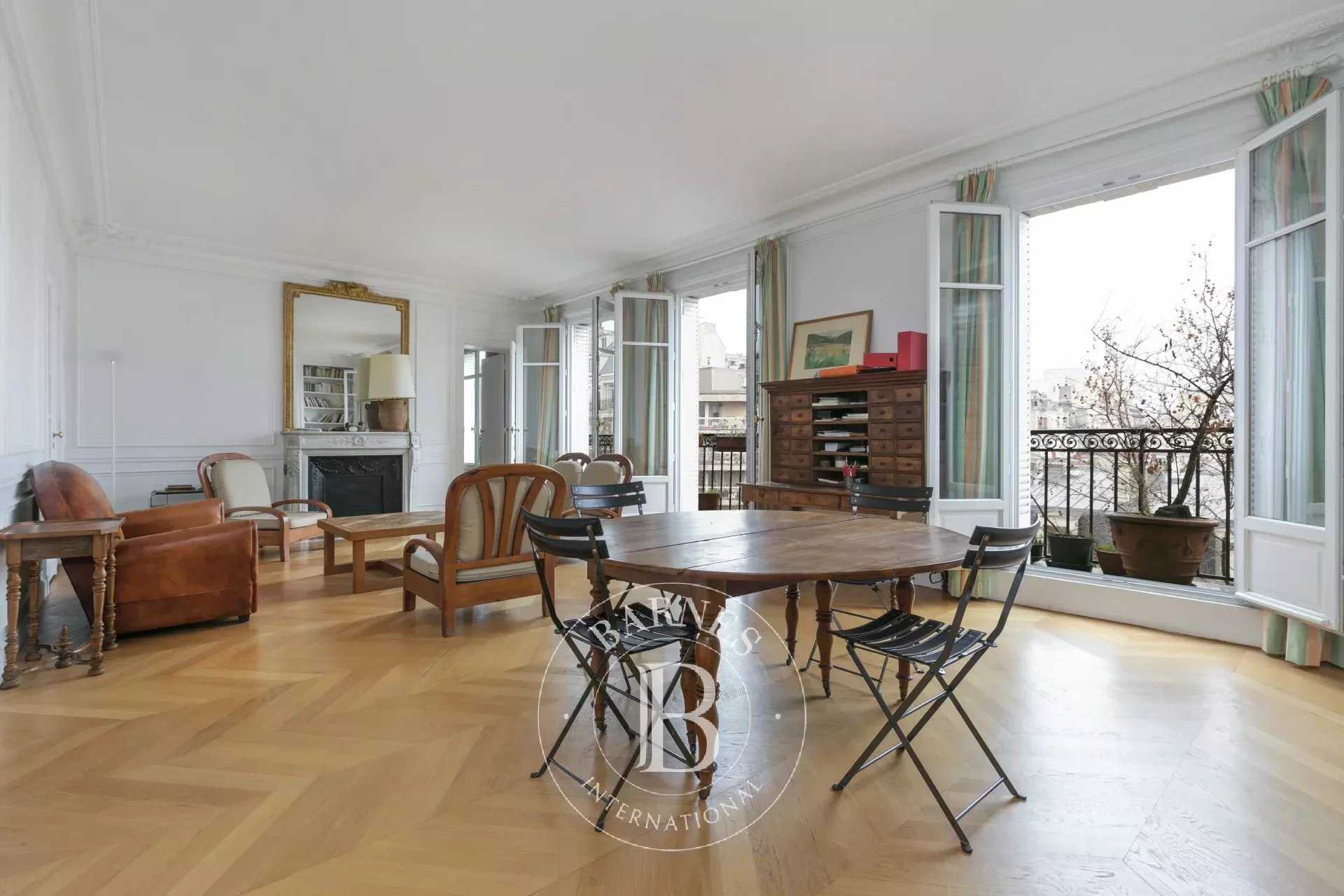 Apartment for sale 2 Bedrooms 1184 sq ft Paris 17 - € 1,550,000