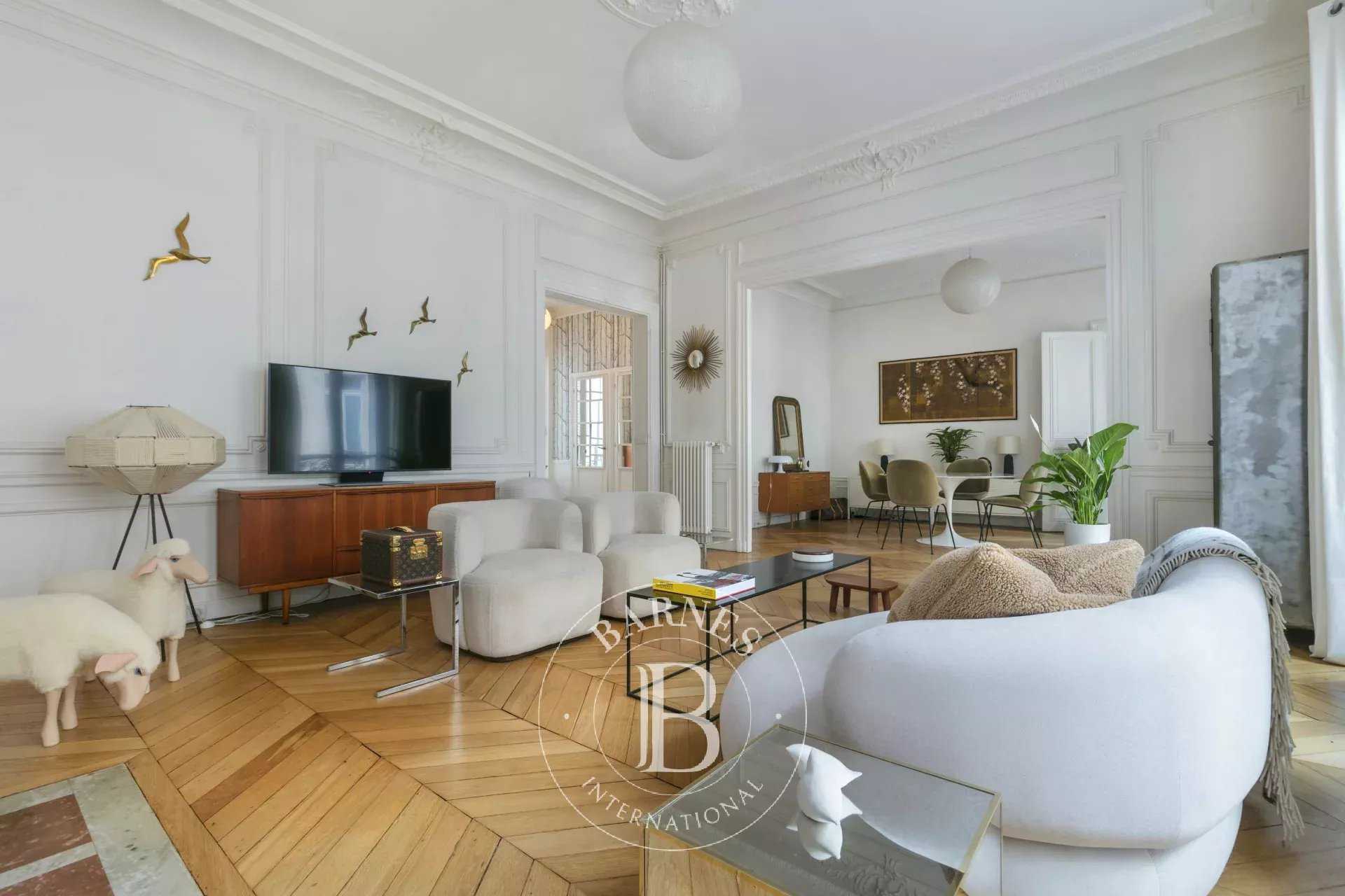 Paris  - Appartement 4 Pi&egrave;ces 2 Chambres