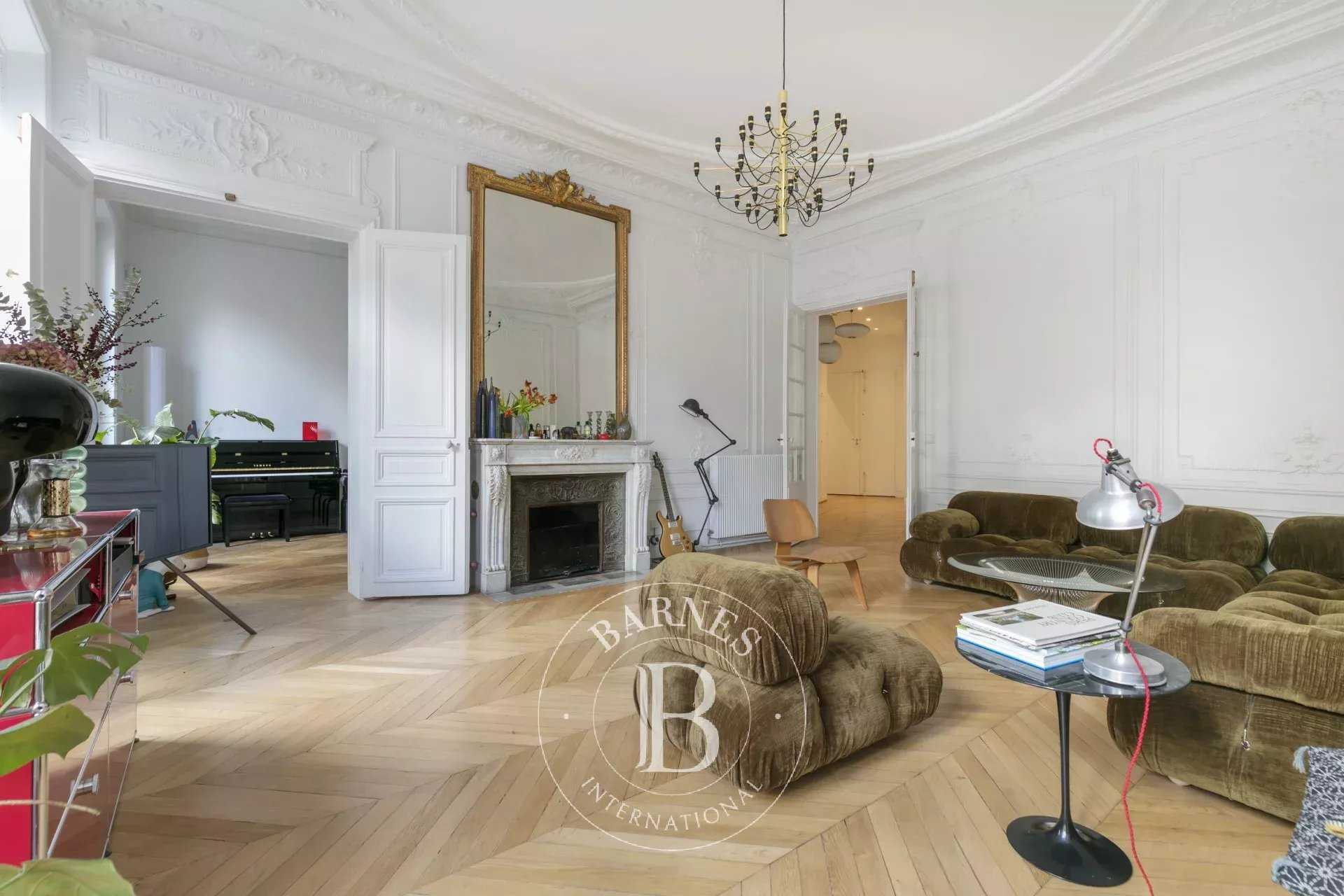 Paris  - Appartement 5 Pi&egrave;ces 3 Chambres