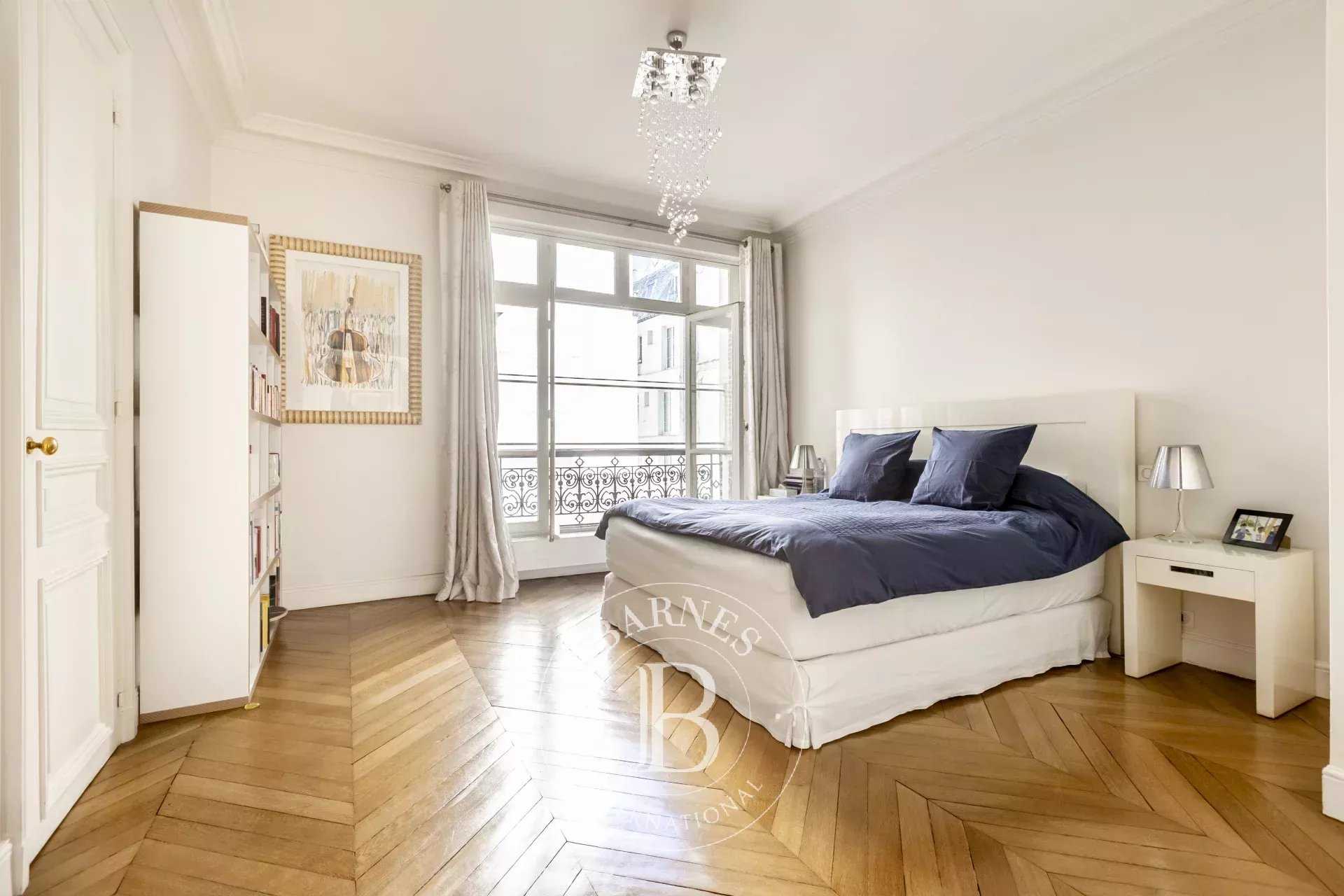 Paris  - Appartement 5 Pi&egrave;ces 3 Chambres
