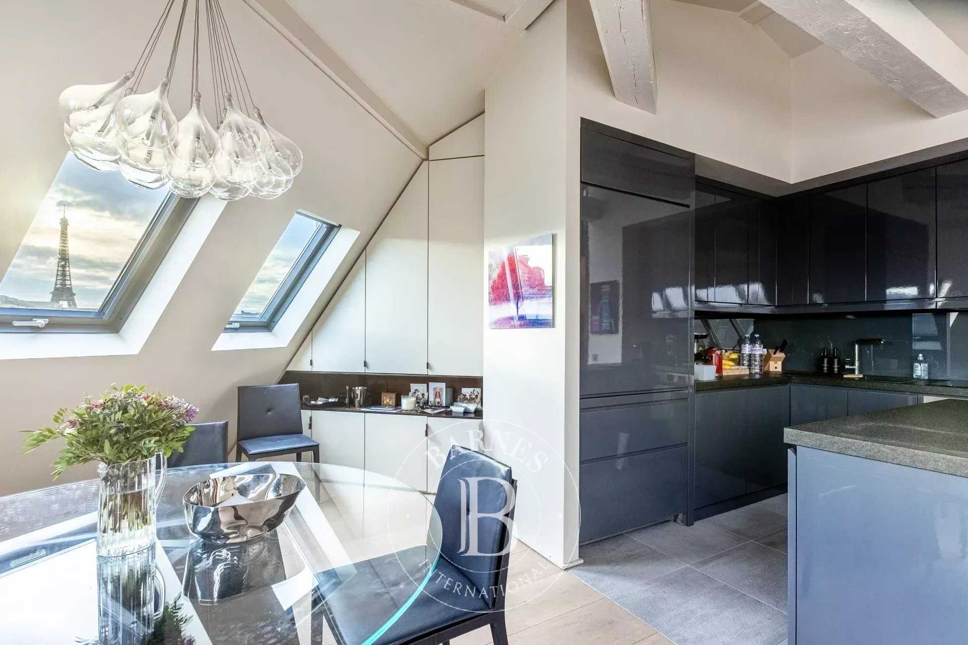 Paris  - Appartement 3 Pi&egrave;ces 2 Chambres