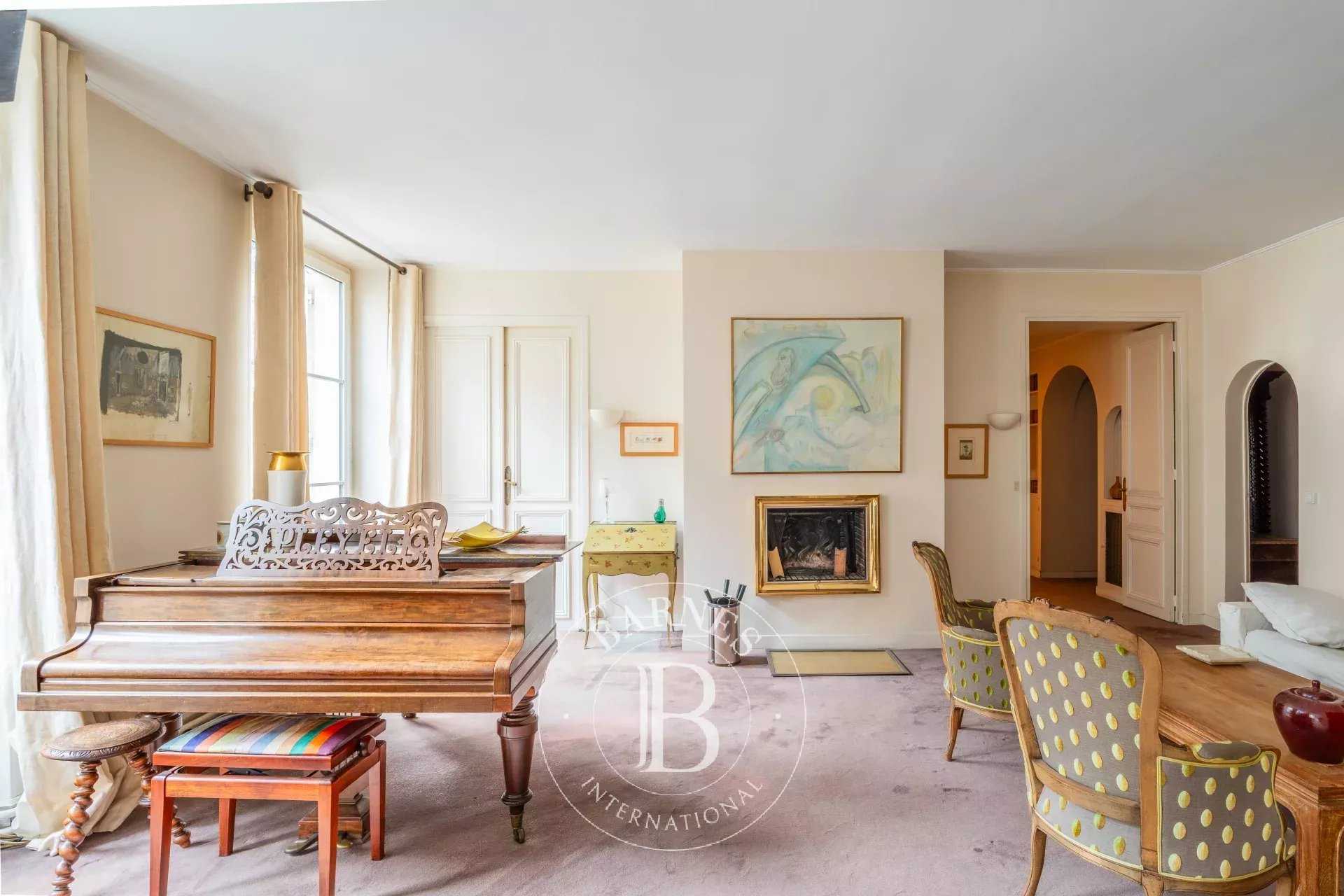 Paris  - Appartement 4 Pièces 2 Chambres
