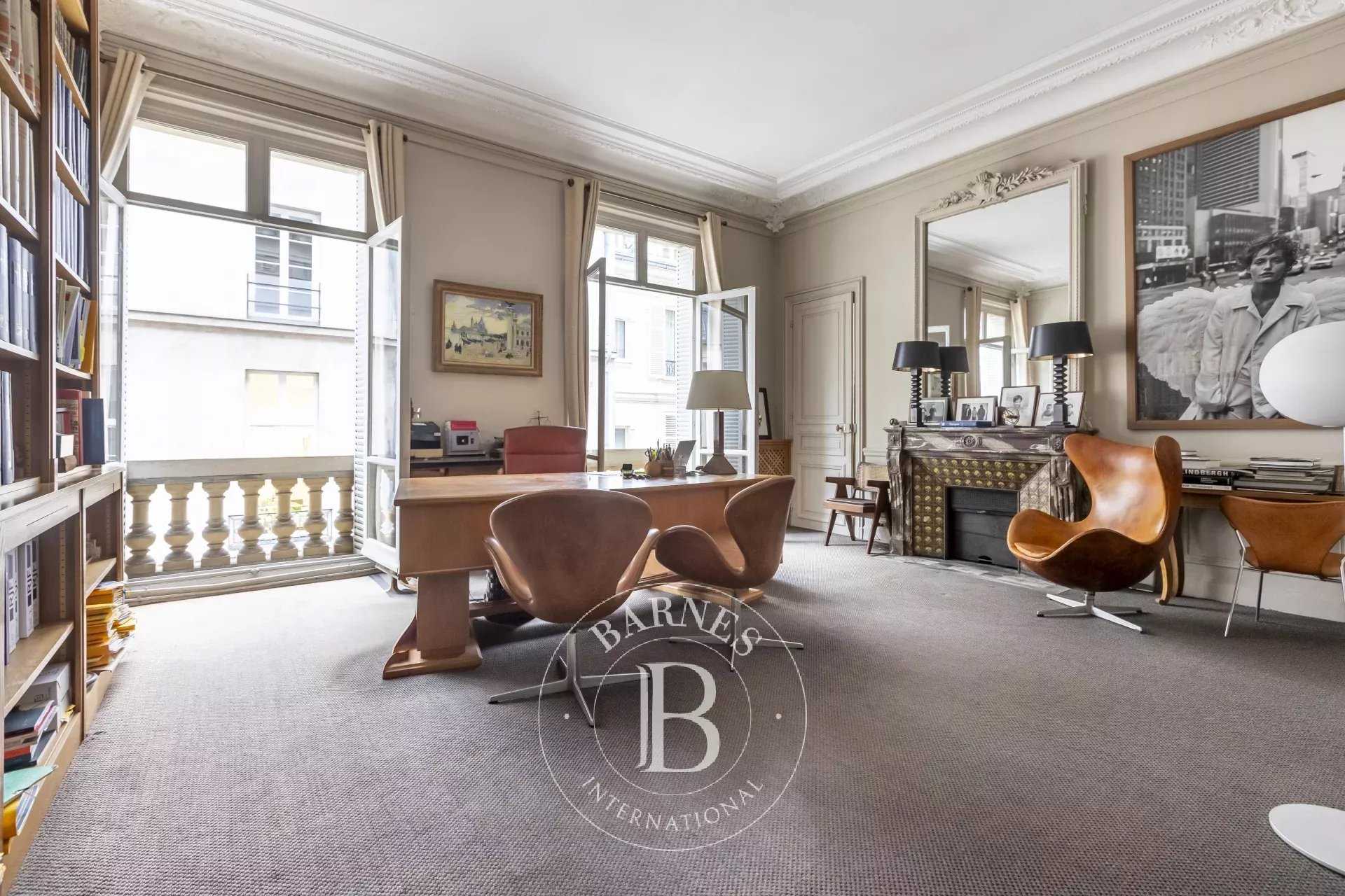 Paris  - Appartement 8 Pièces 5 Chambres