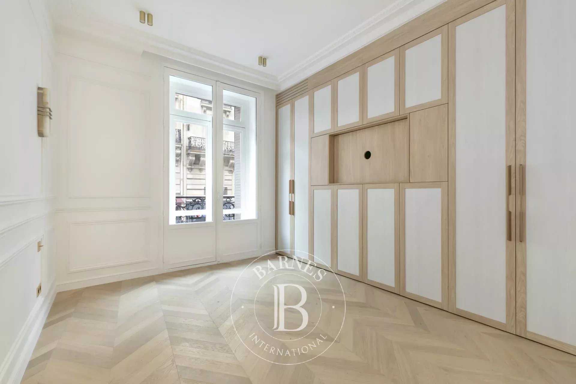 Paris  - Appartement 4 Pièces 2 Chambres