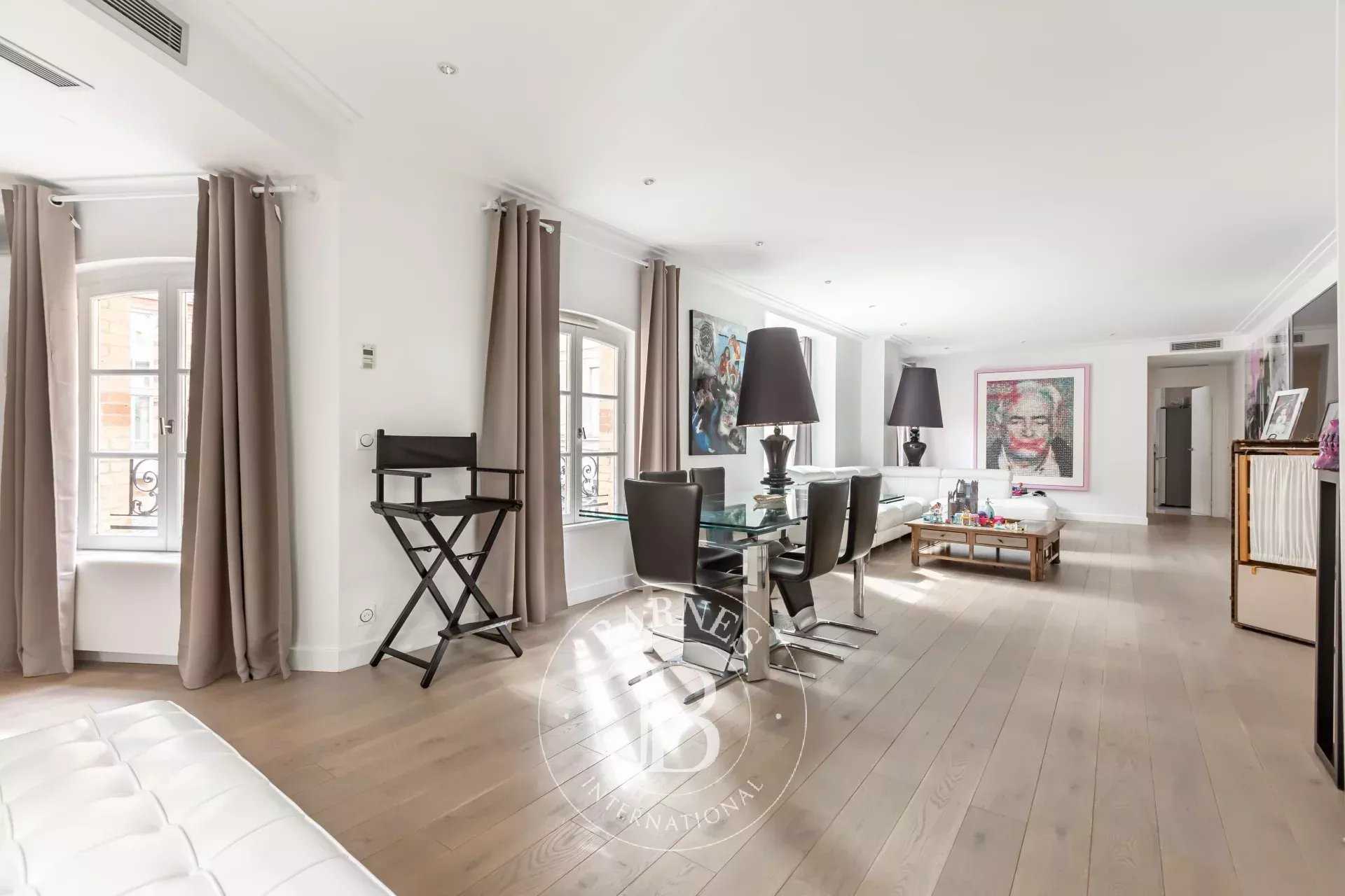Paris  - Appartement 5 Pièces 3 Chambres