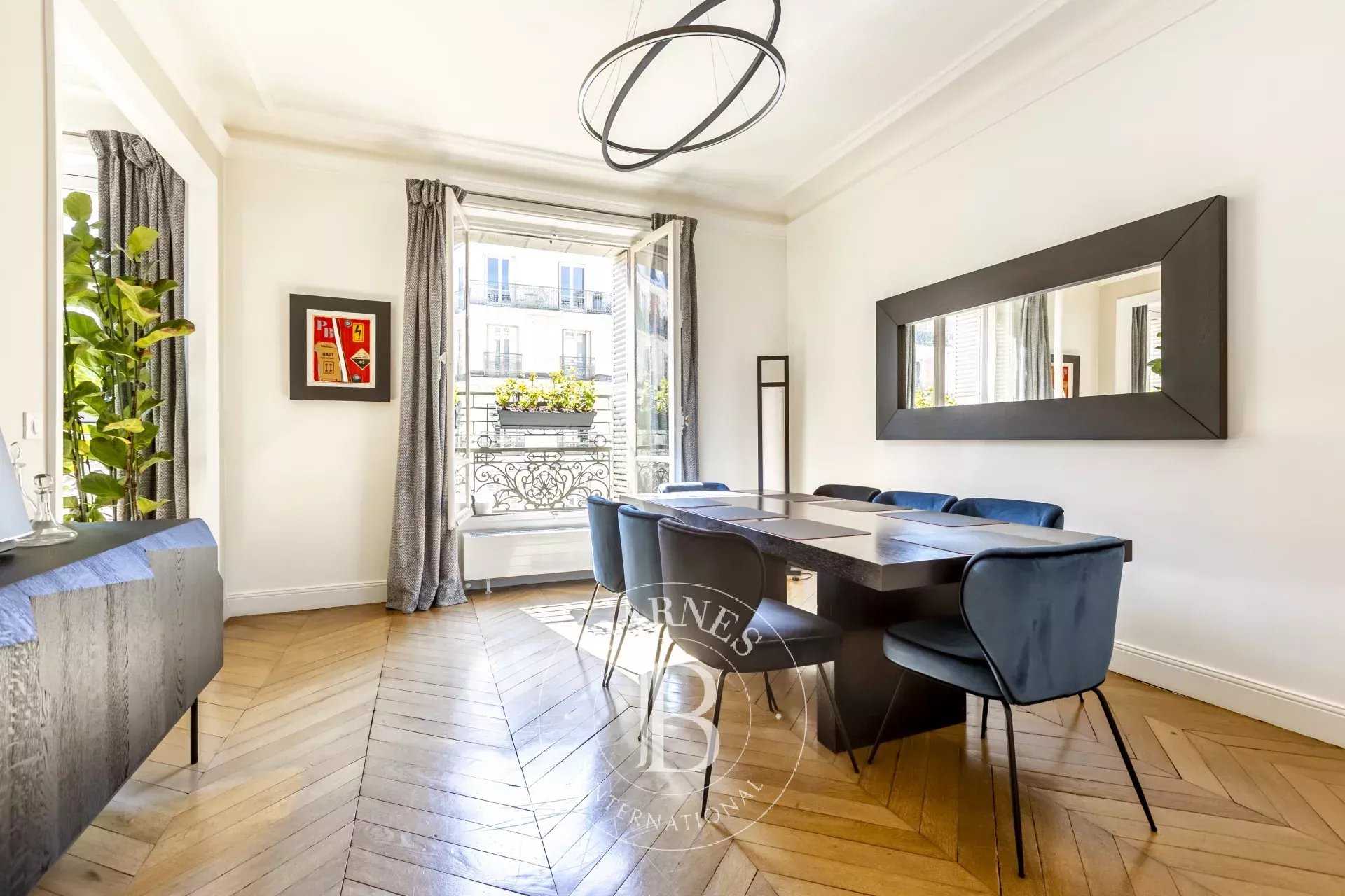 Paris  - Appartement 5 Pi&egrave;ces 3 Chambres