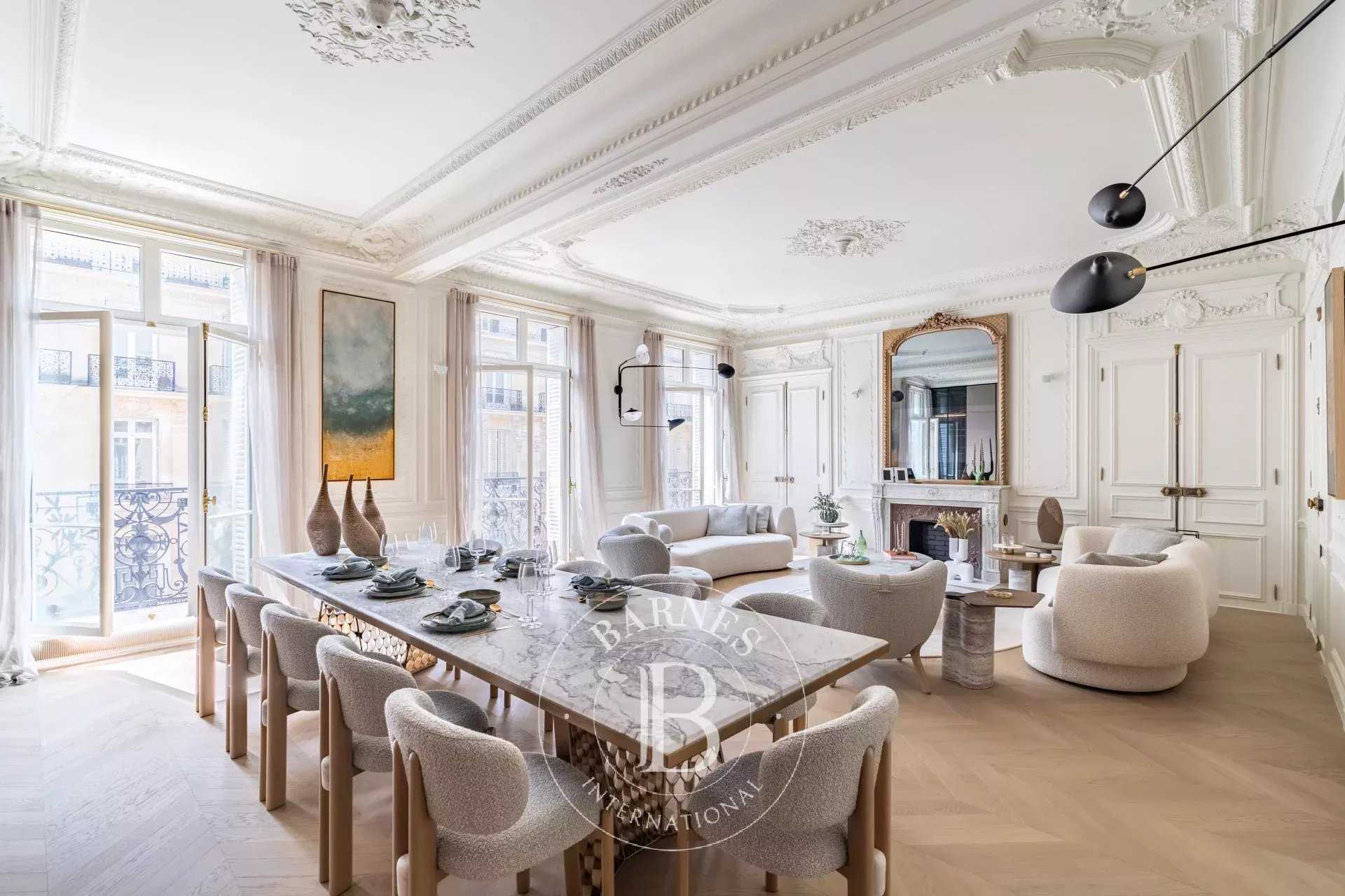 Paris  - Appartement 5 Pièces 3 Chambres