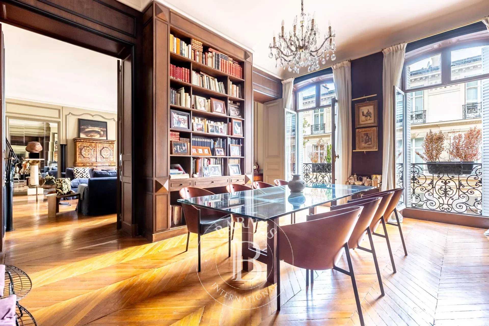 Paris  - Appartement 5 Pièces 3 Chambres