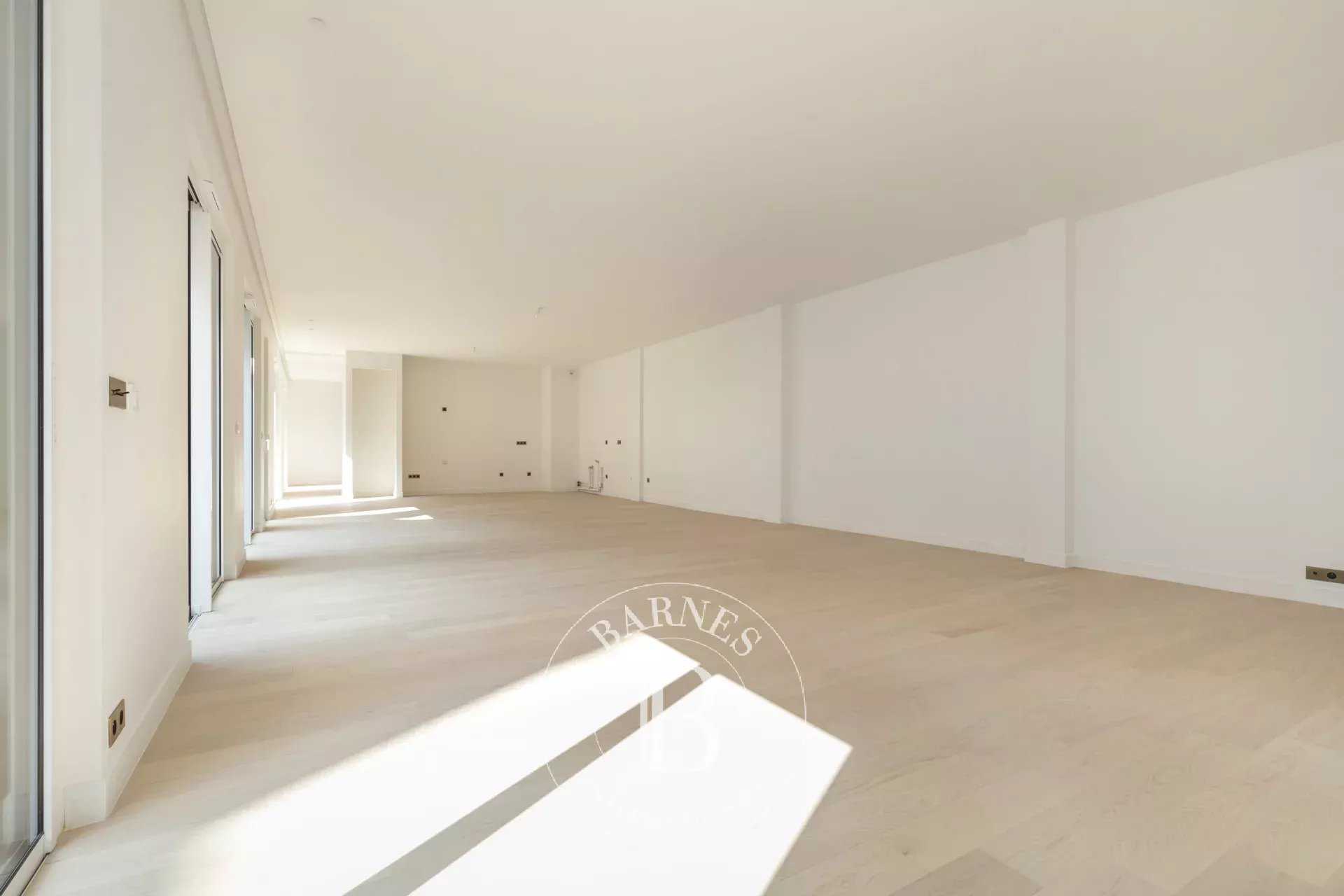Paris  - Appartement 4 Pièces 3 Chambres