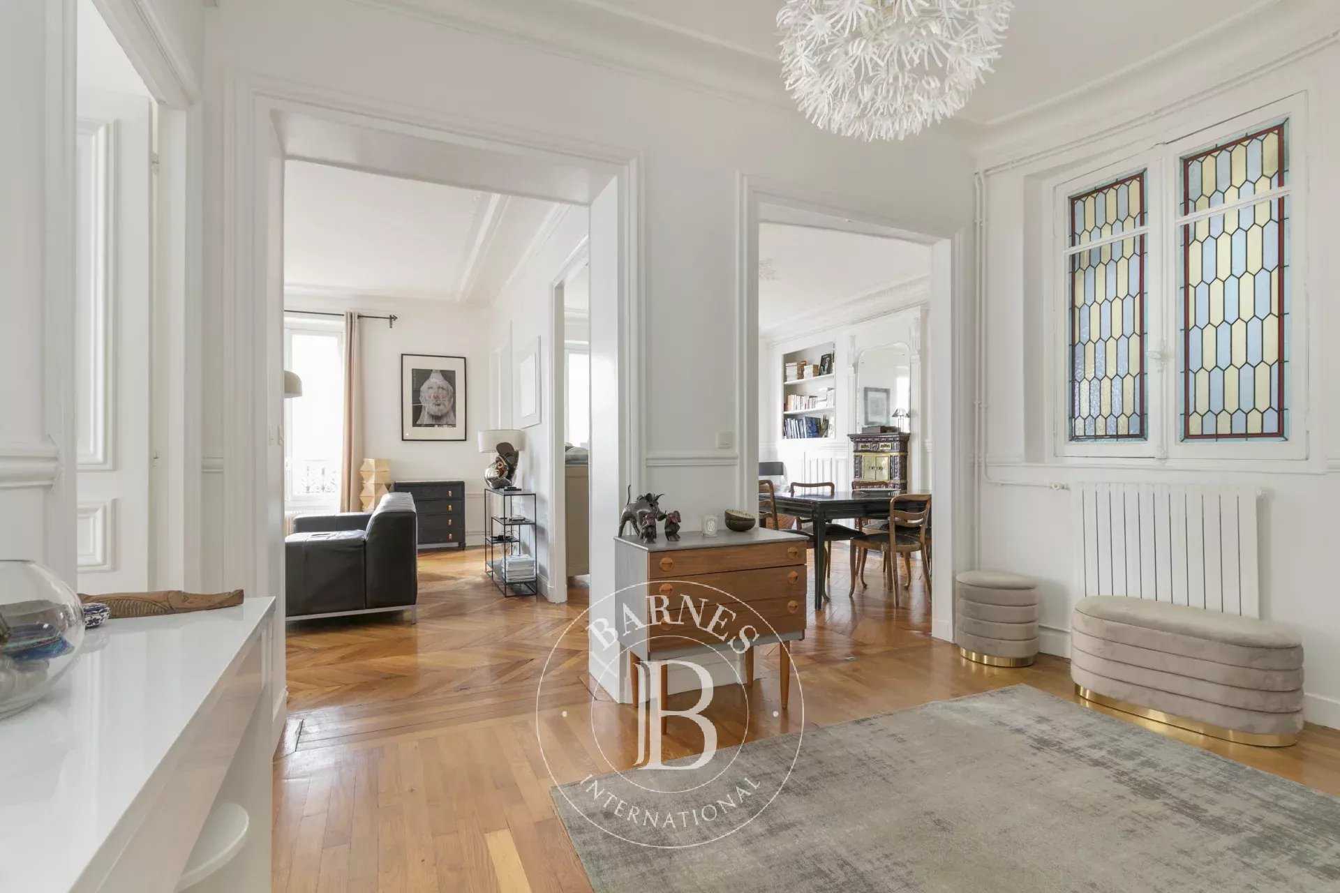 Paris  - Appartement 5 Pièces 3 Chambres