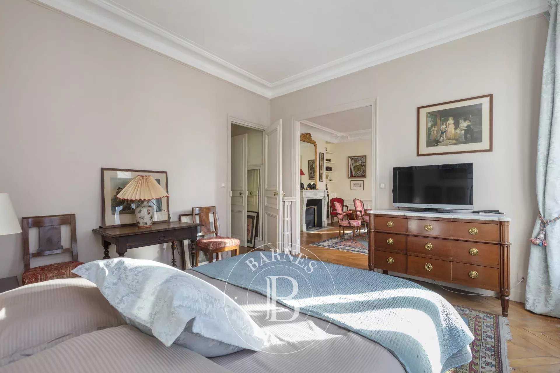 Paris  - Appartement 4 Pièces 2 Chambres