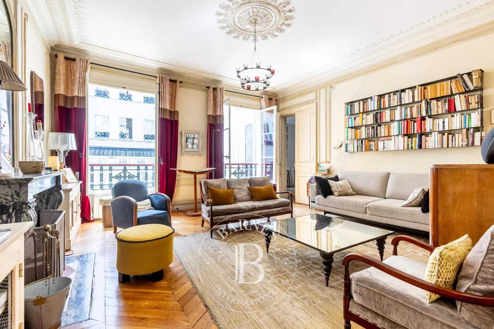 Paris  - Appartement 5 Pièces 3 Chambres
