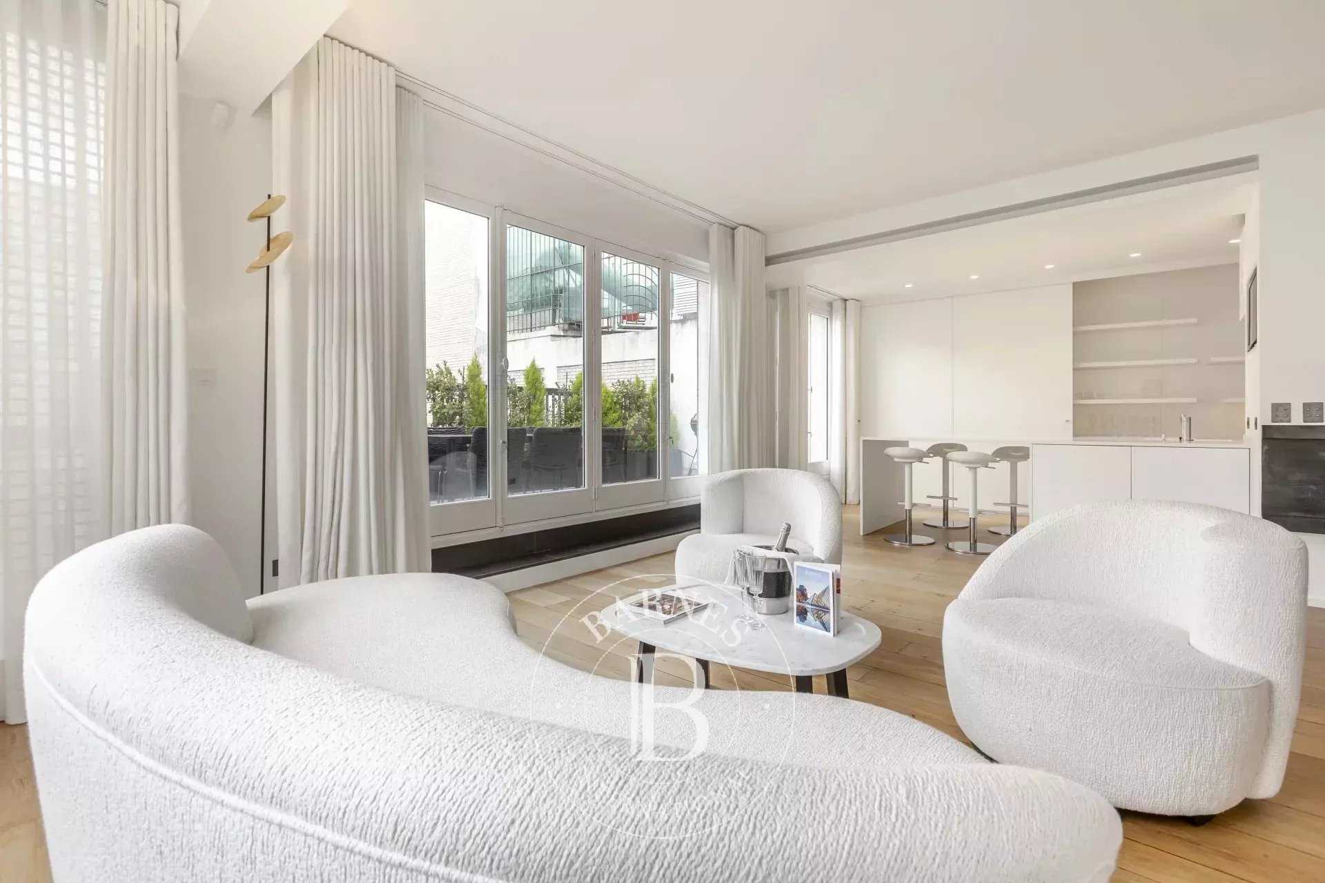 Paris  - Appartement 5 Pièces 3 Chambres