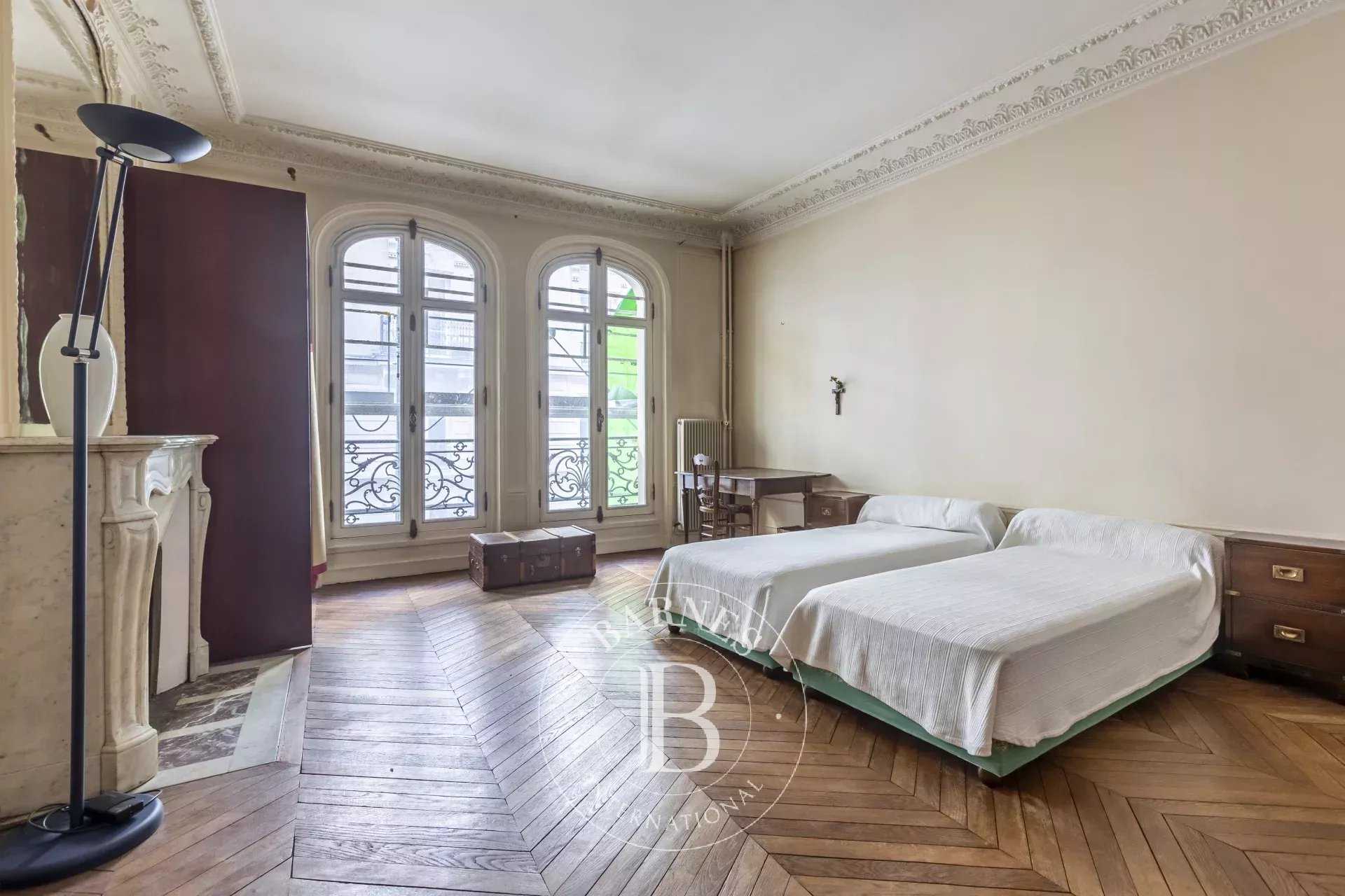 Paris  - Appartement 7 Pièces 4 Chambres