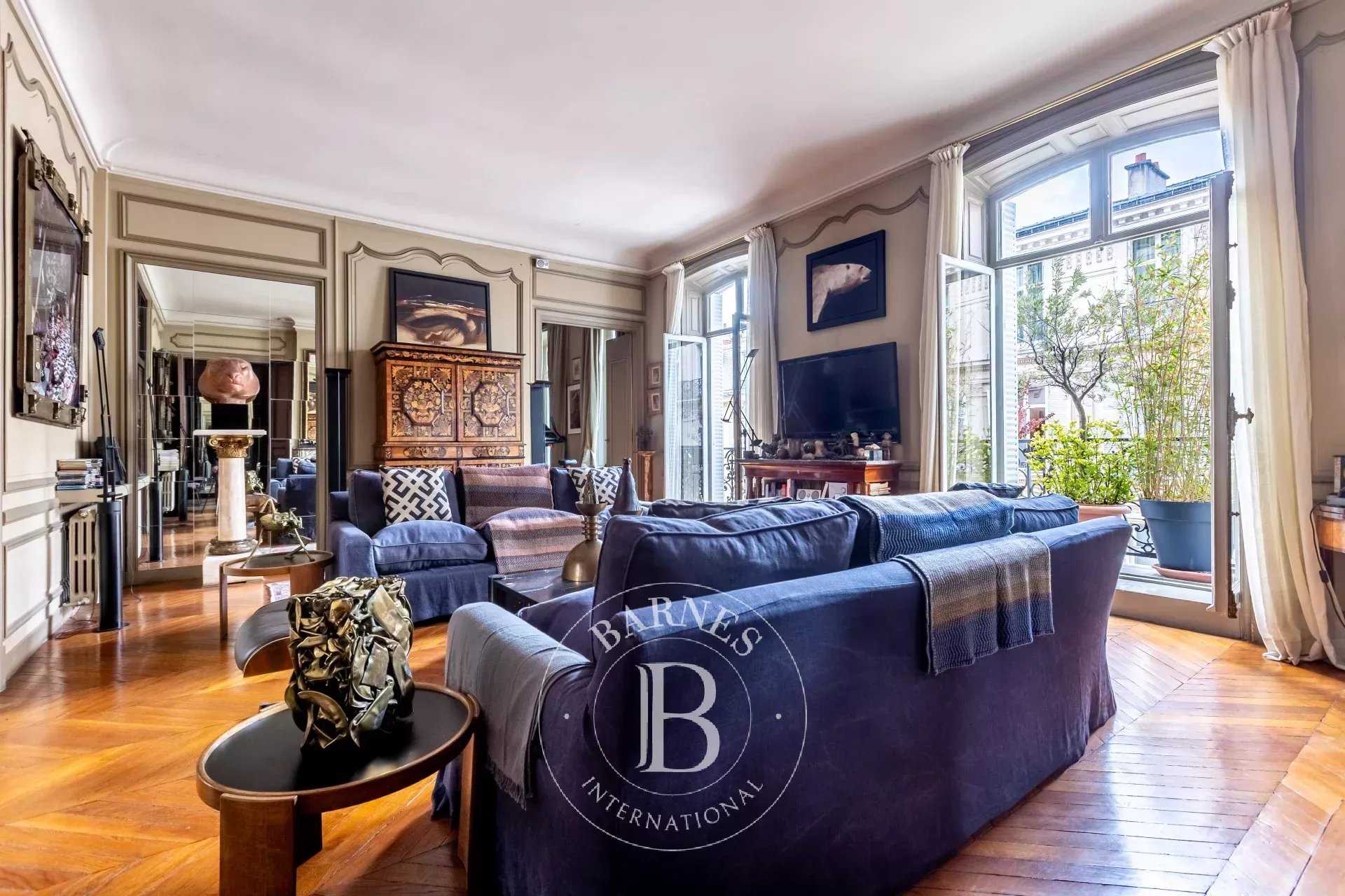 Paris  - Appartement 5 Pièces 3 Chambres