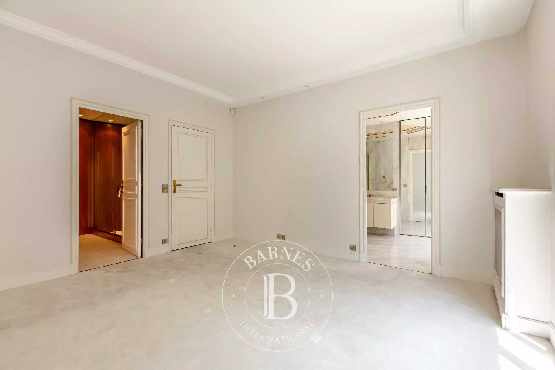 Paris  - Apartment 3 Bedrooms