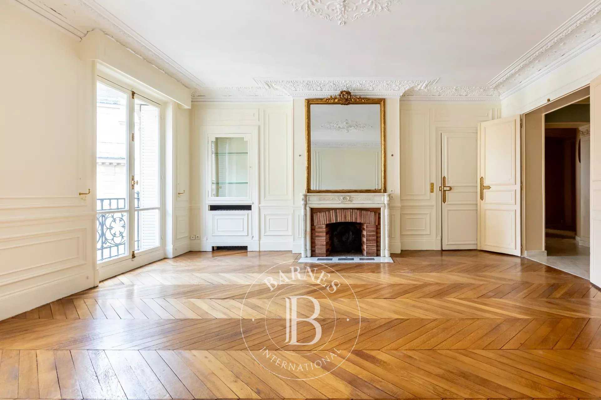 Paris  - Appartement 4 Pi&egrave;ces 2 Chambres