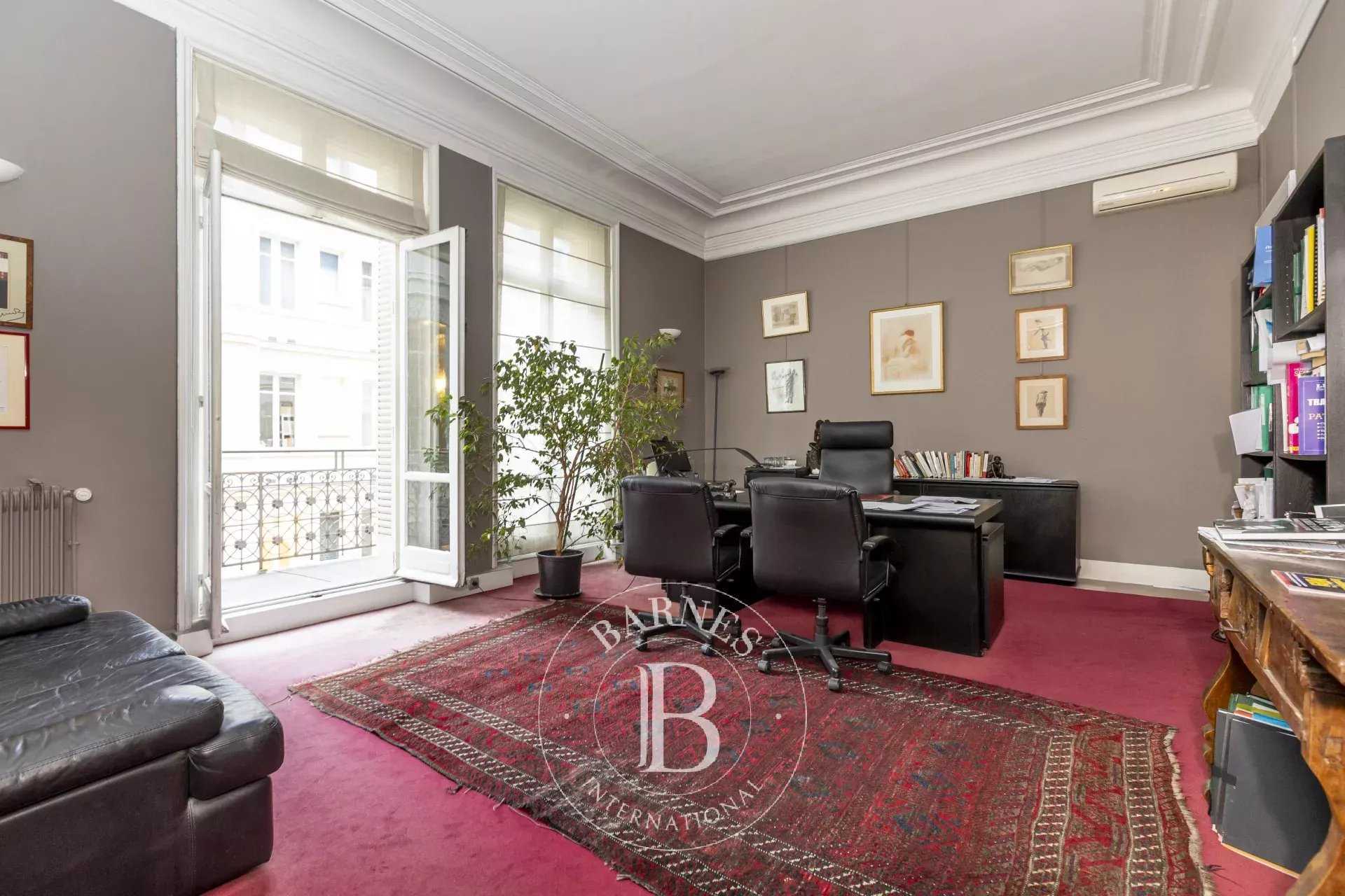 Paris  - Appartement 8 Pièces 5 Chambres