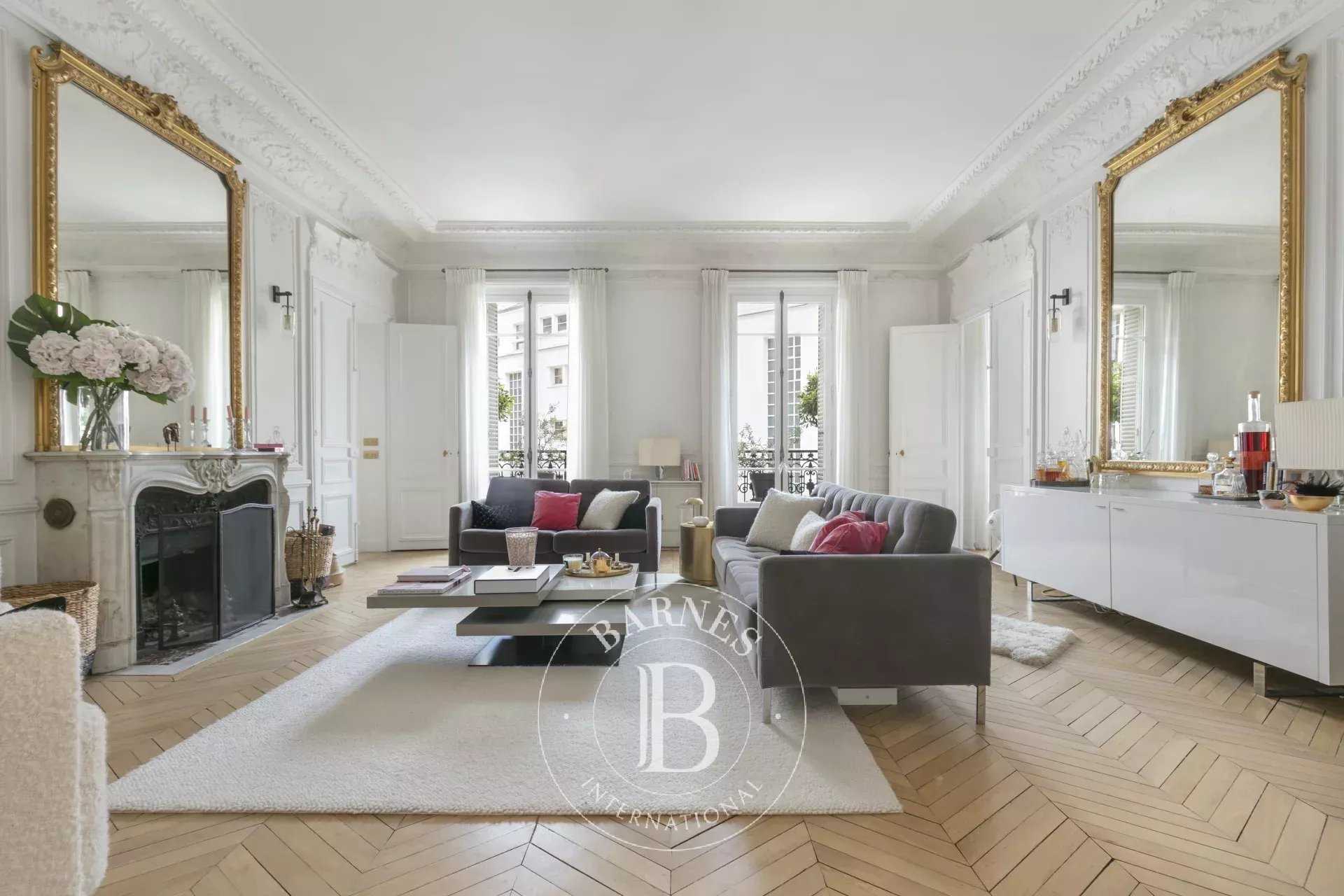 Paris  - Appartement 7 Pi&egrave;ces 4 Chambres