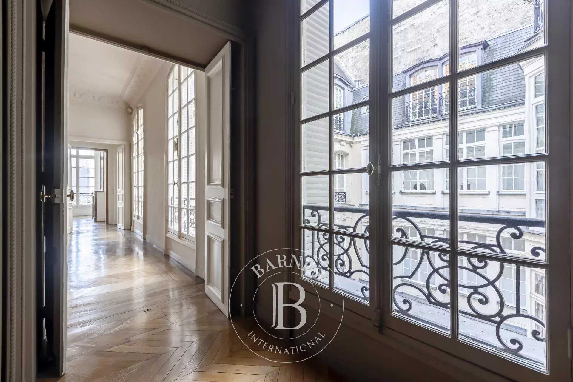 Paris  - Appartement 5 Pièces 3 Chambres