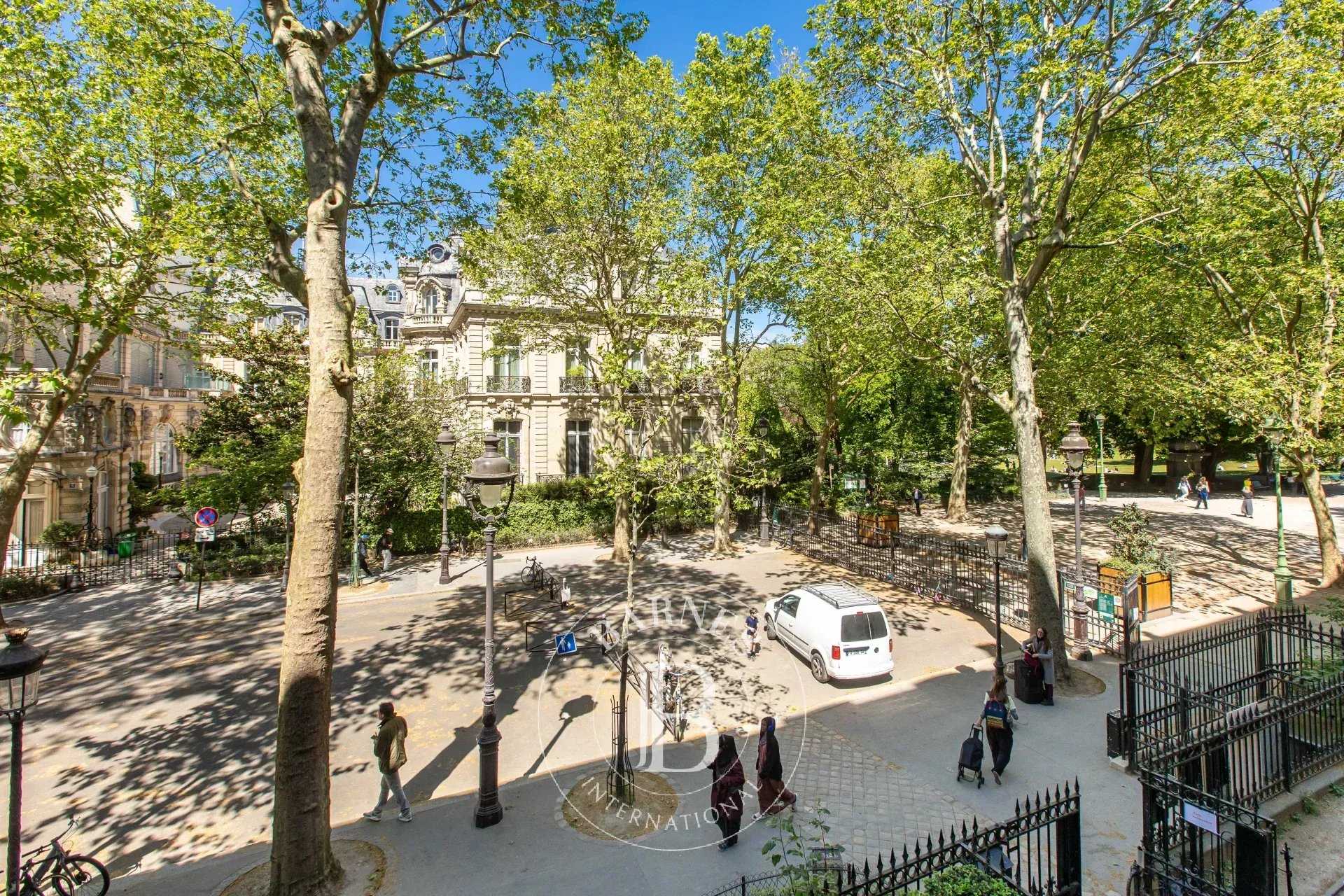 Paris  - Appartement 7 Pi&egrave;ces 5 Chambres