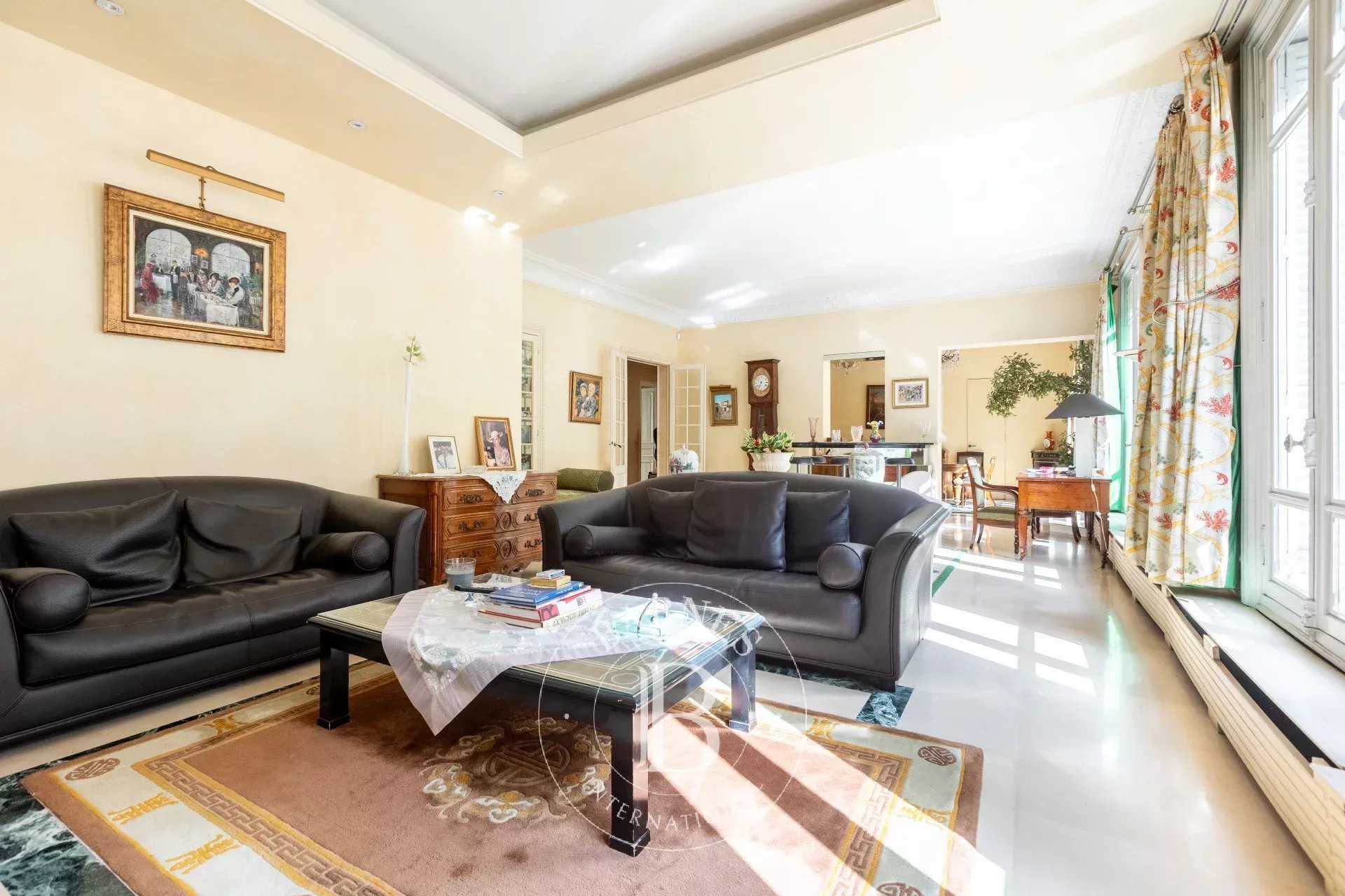 Paris  - Apartment 4 Bedrooms
