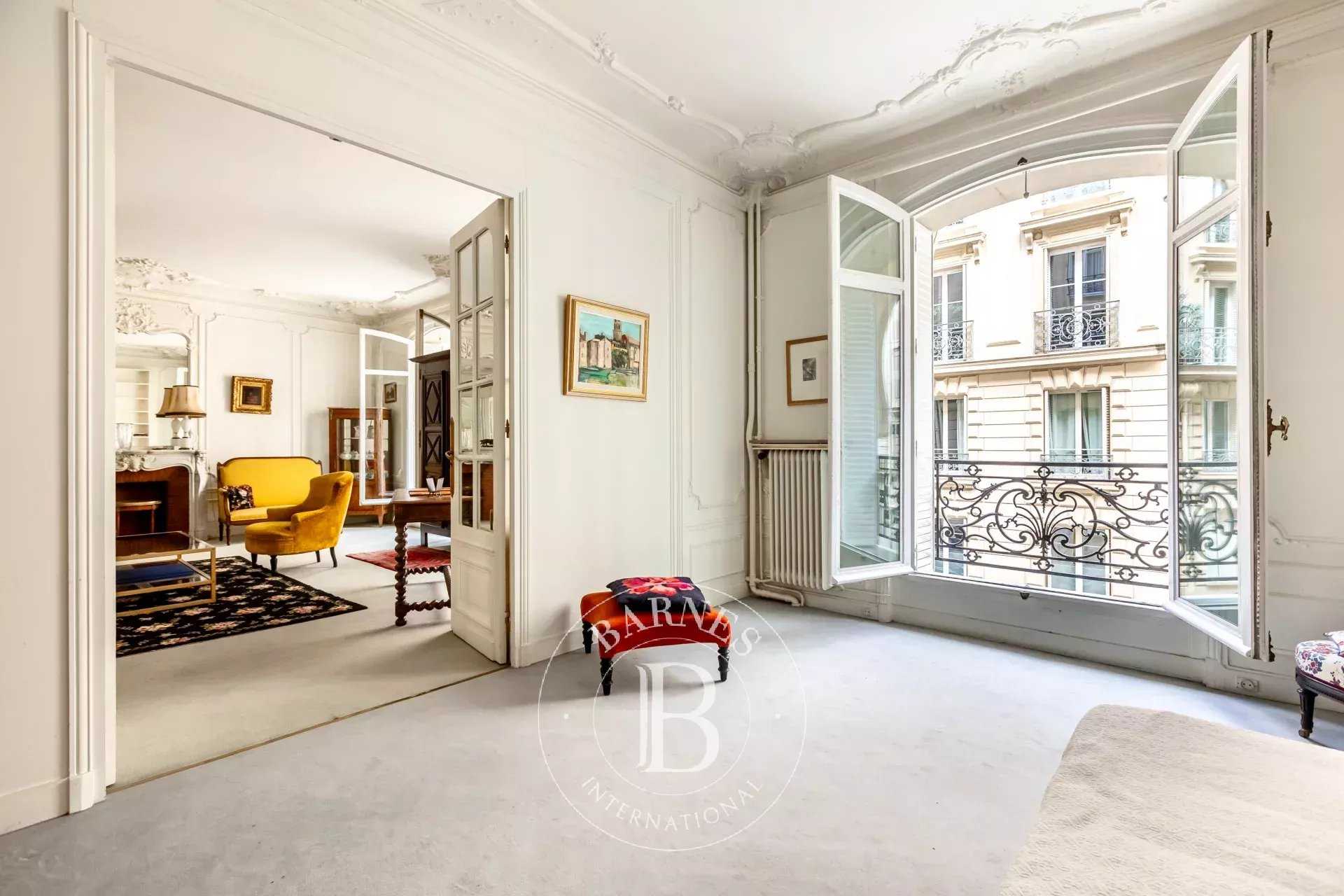 Paris  - Appartement 7 Pièces 4 Chambres