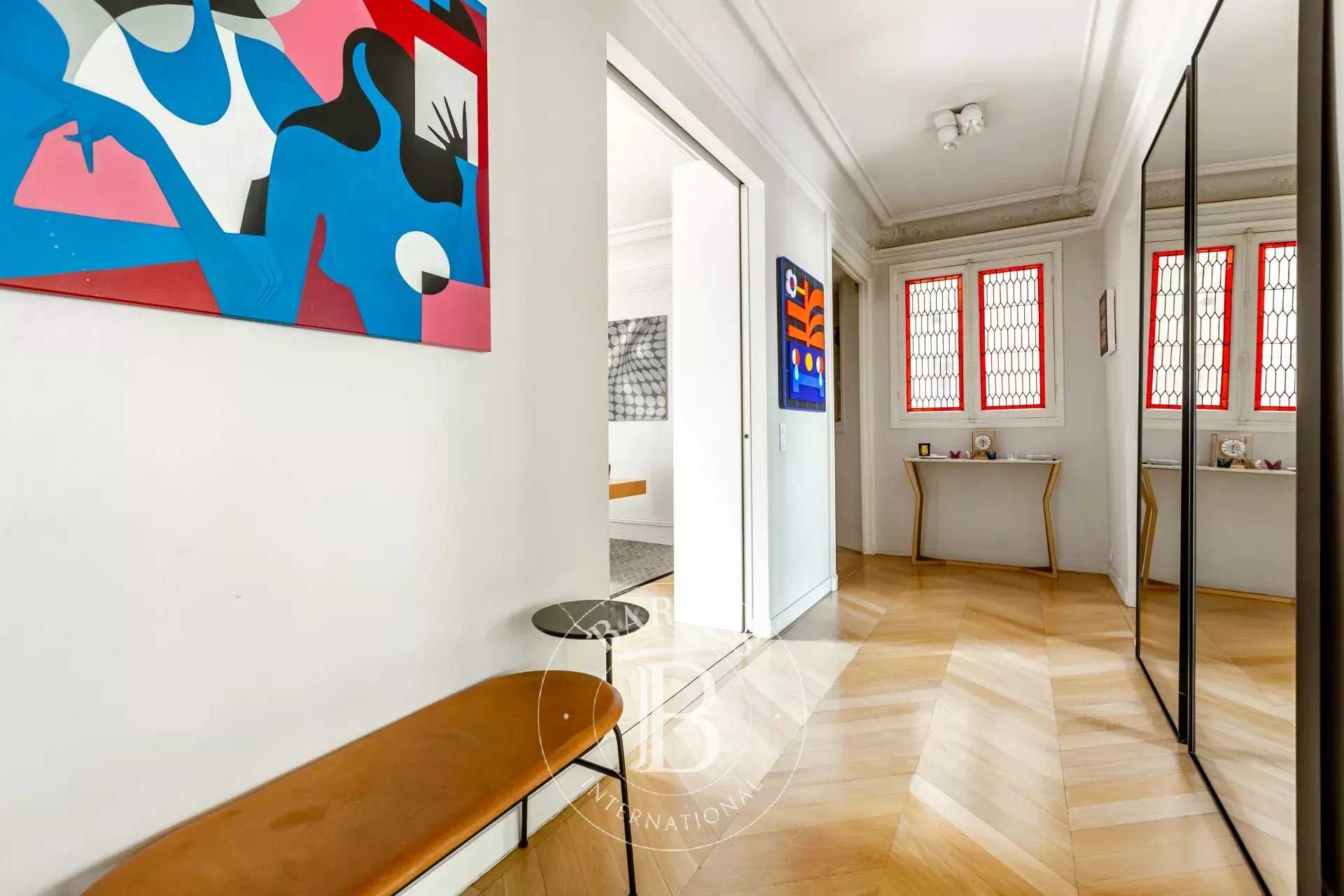 Paris  - Appartement 5 Pièces 4 Chambres