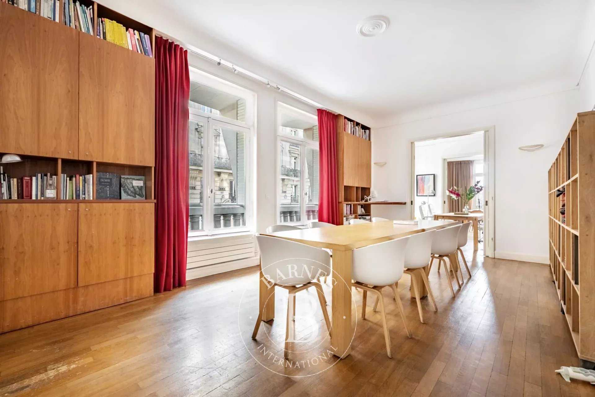 Paris  - Appartement 6 Pièces 3 Chambres