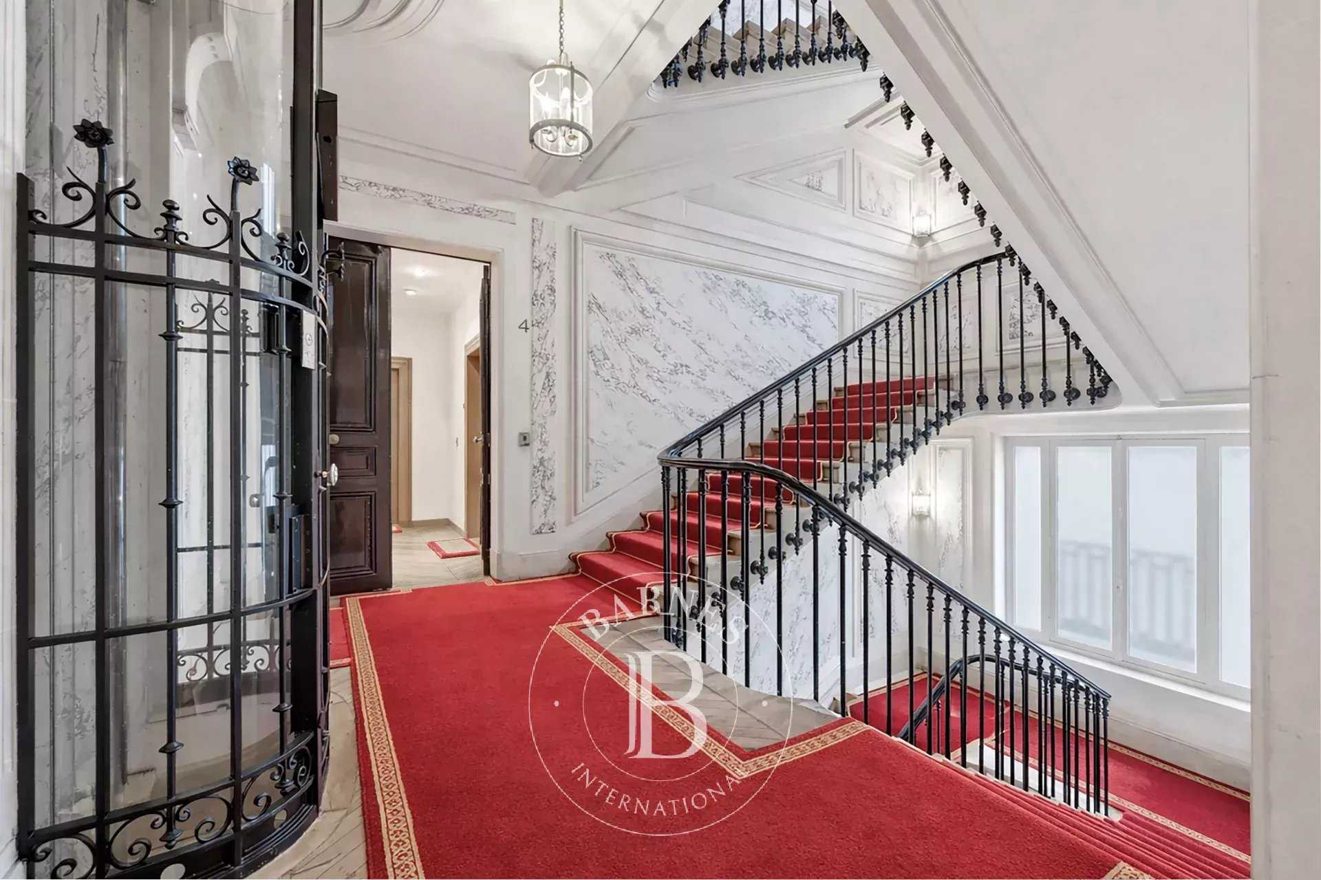 Paris  - Appartement 4 Pi&egrave;ces 2 Chambres