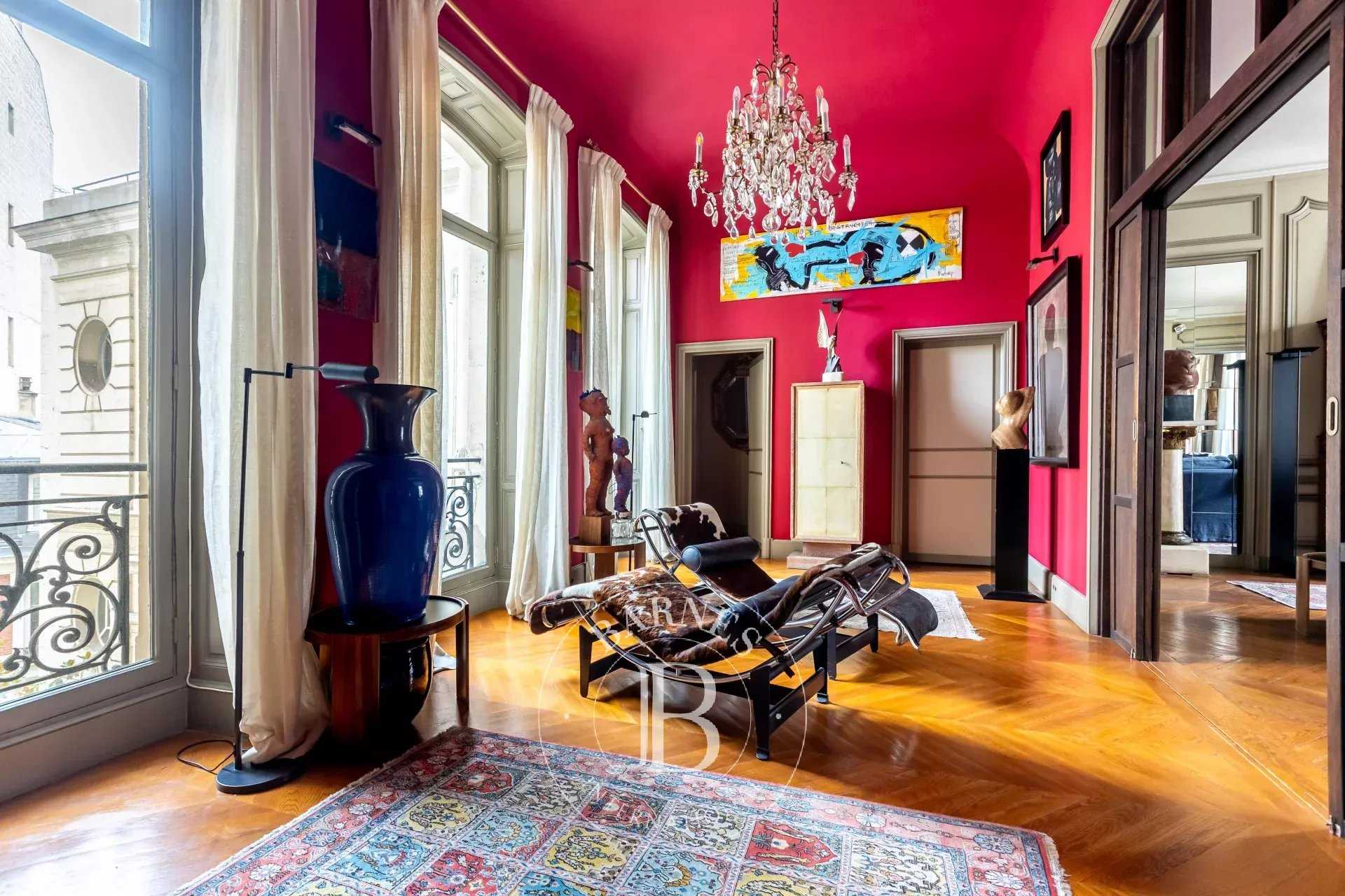 Paris  - Appartement 5 Pièces 3 Chambres