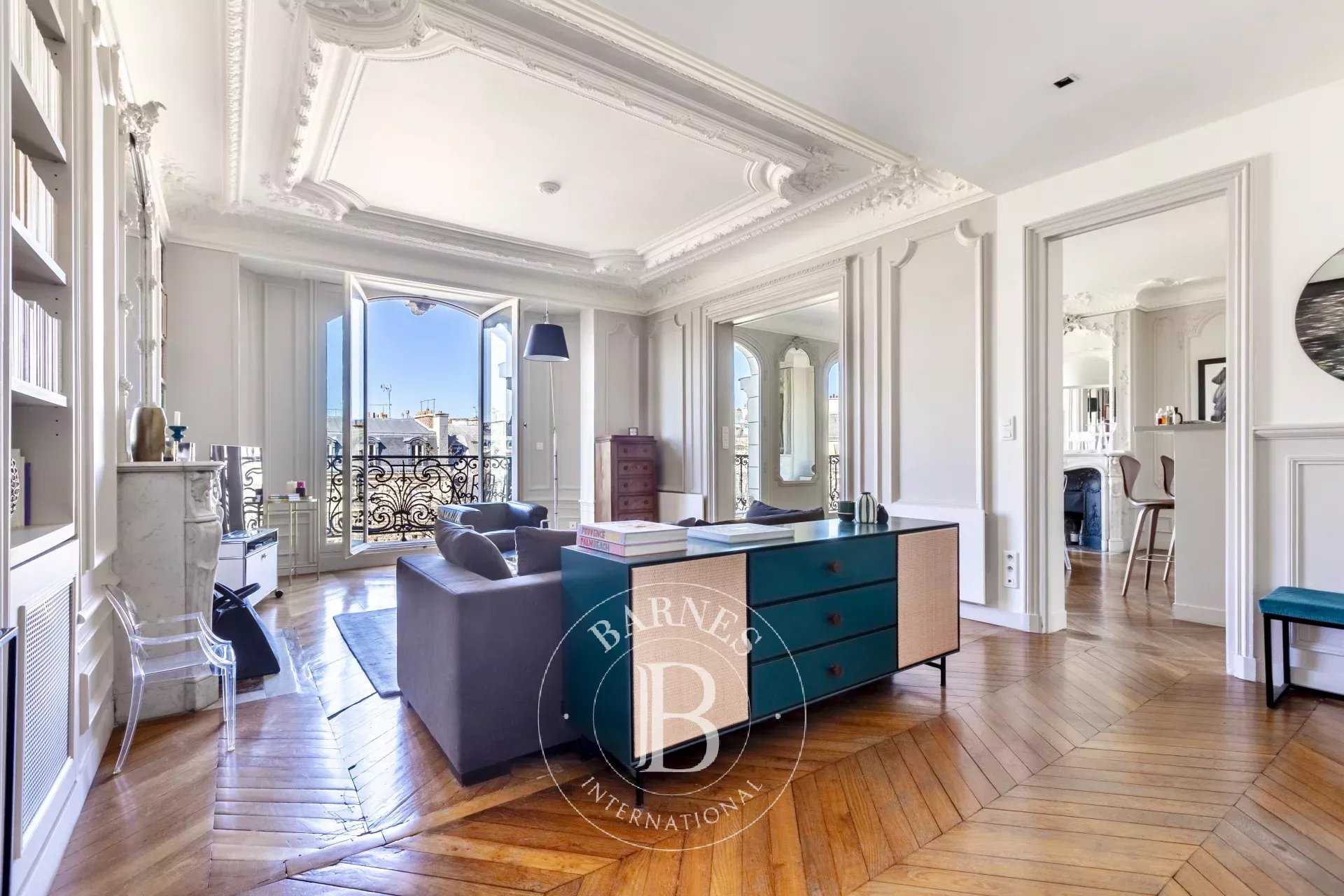 Paris  - Appartement 5 Pièces 3 Chambres