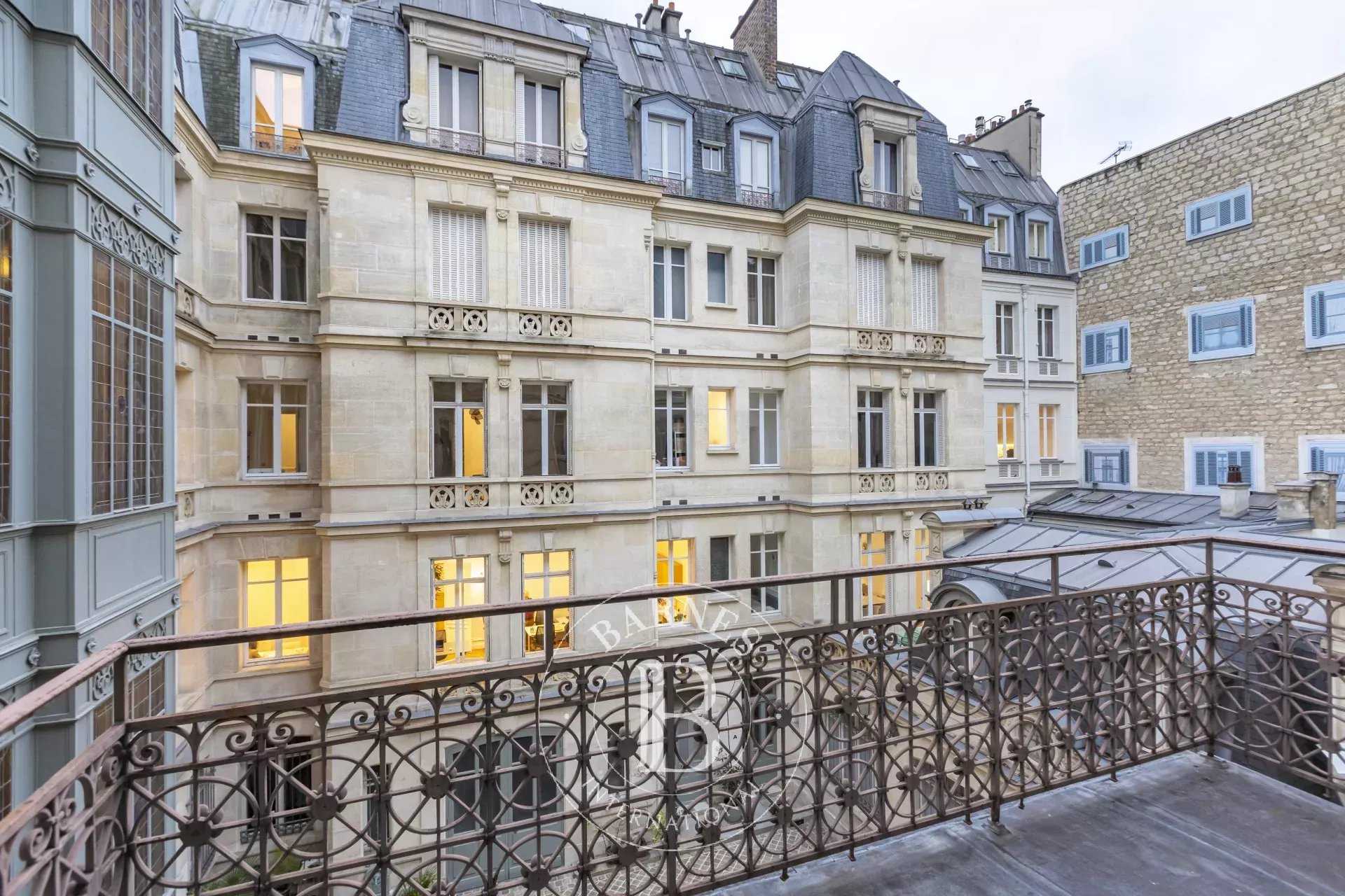 Paris  - Appartement 8 Pièces 5 Chambres
