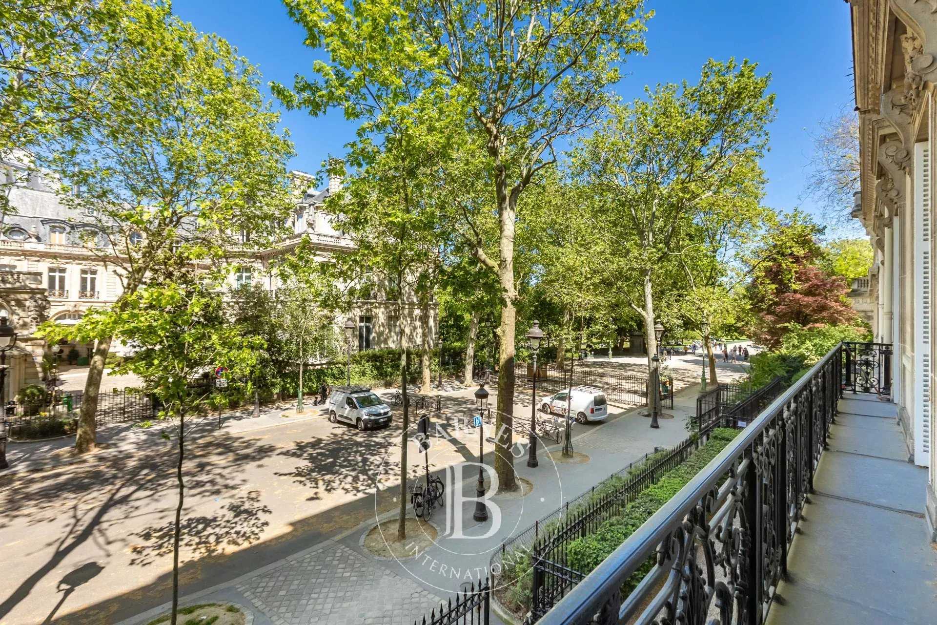 Paris  - Appartement 7 Pi&egrave;ces 5 Chambres