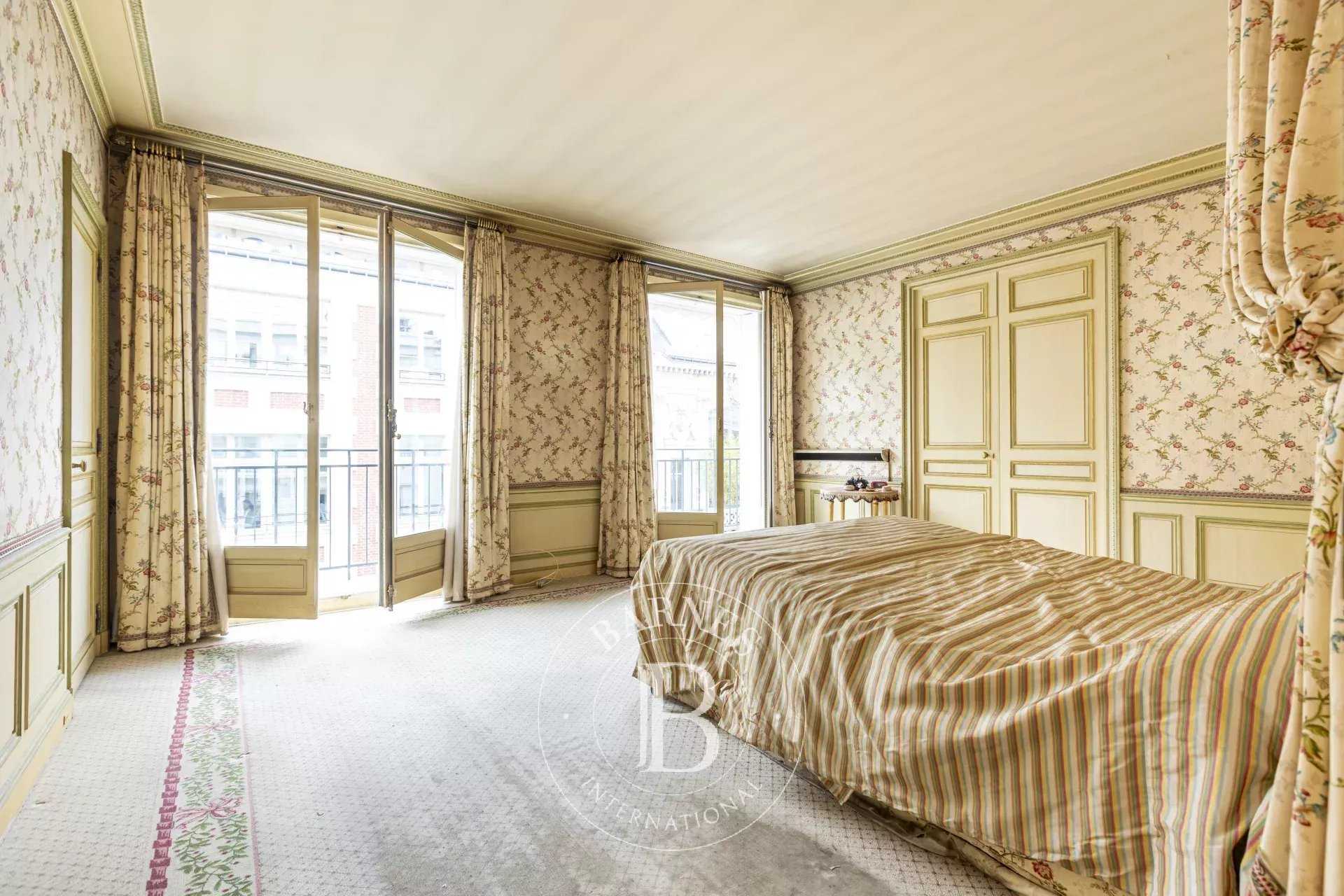 Paris  - Appartement 6 Pièces 3 Chambres