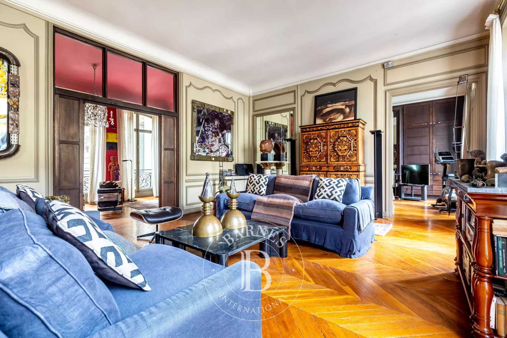 Paris  - Appartement 5 Pièces 3 Chambres