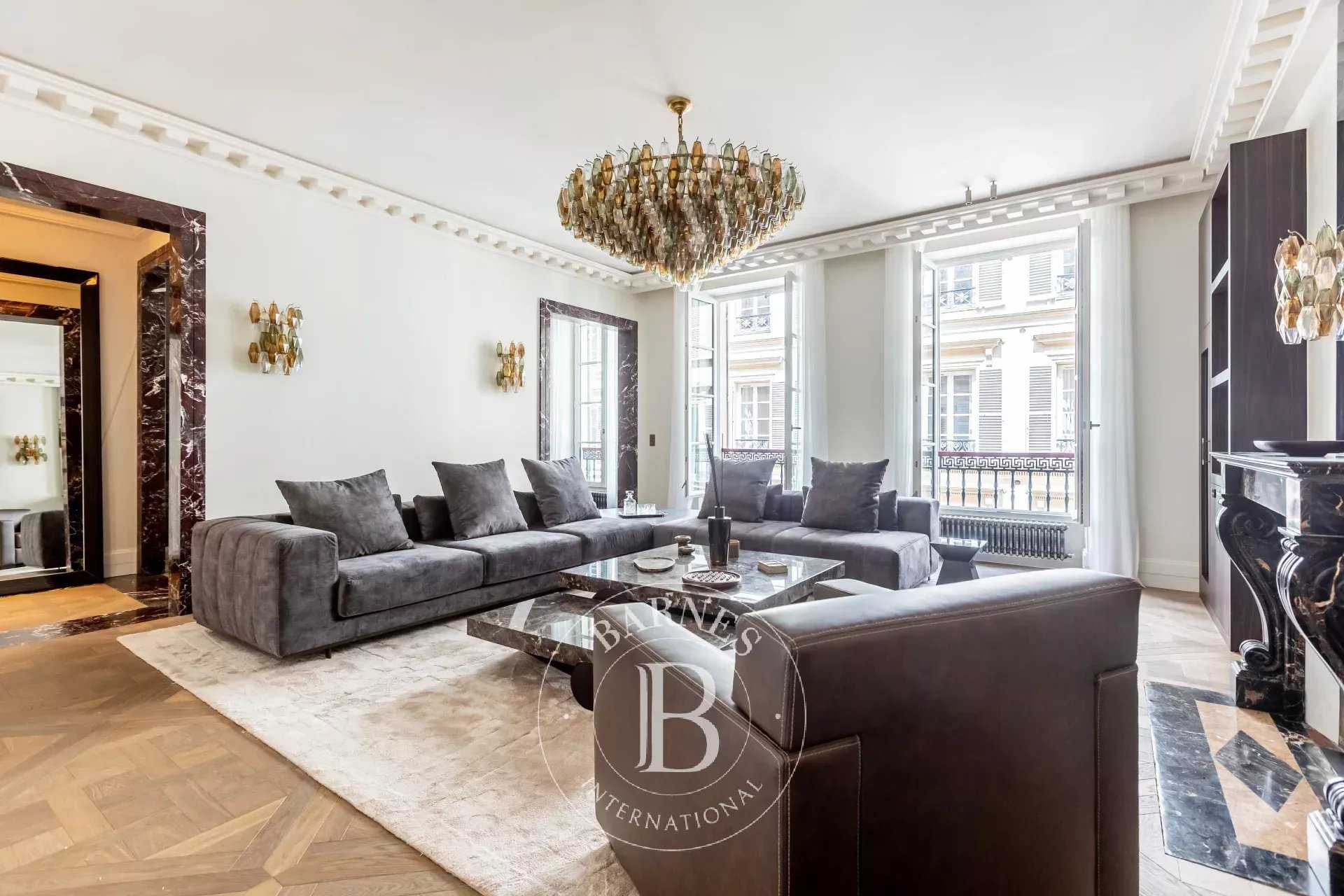 Paris  - Appartement 5 Pi&egrave;ces 3 Chambres