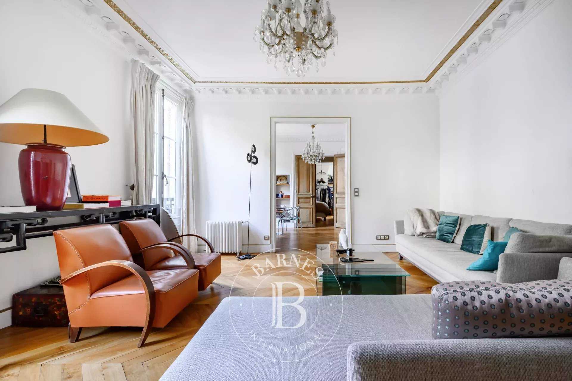 Paris  - Appartement 4 Pièces 2 Chambres
