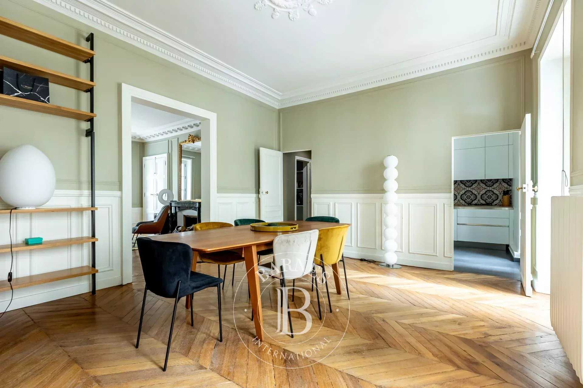 Paris  - Appartement 6 Pièces 4 Chambres