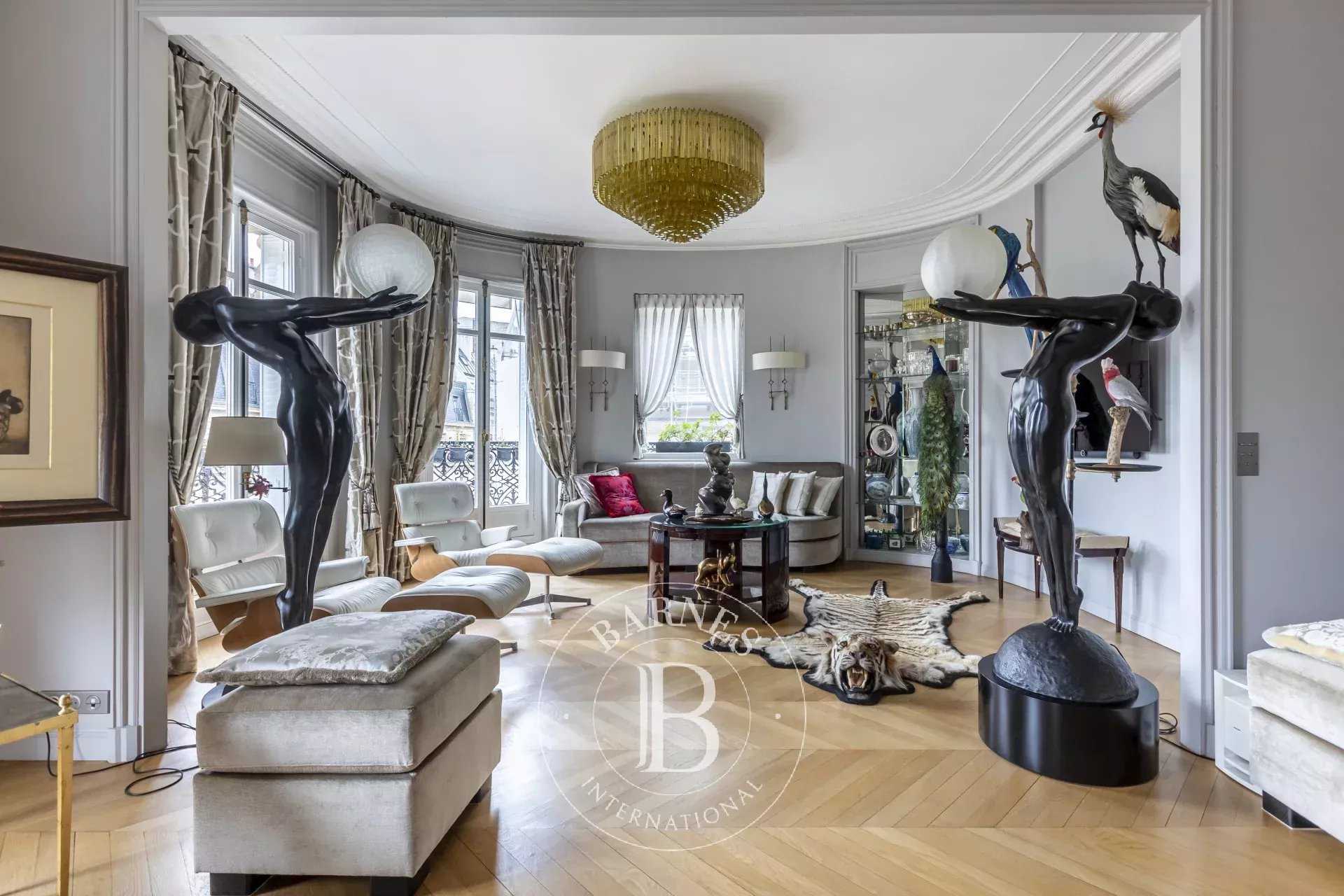 Paris  - Appartement 7 Pièces 4 Chambres