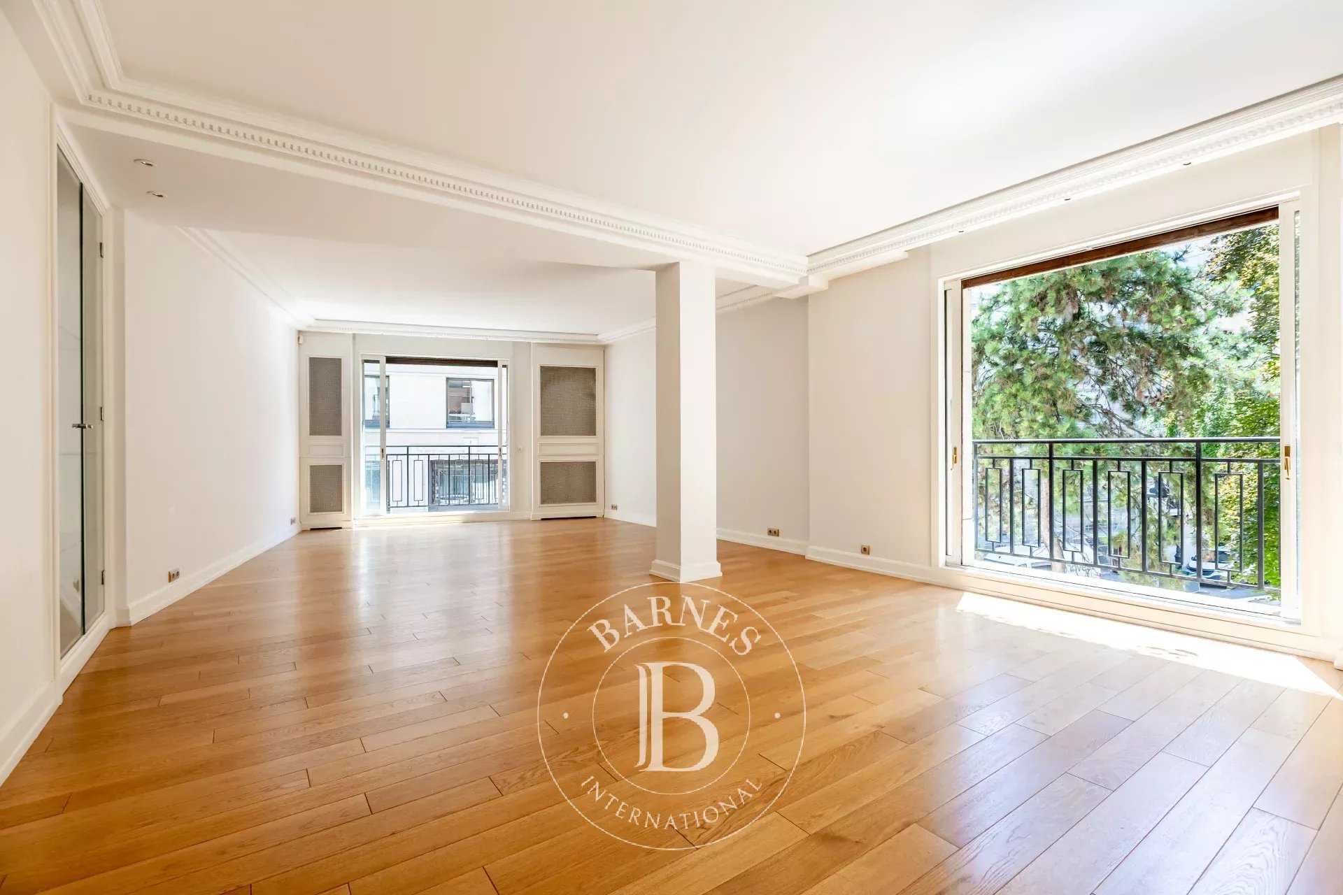 Apartment Paris 75008  -  ref 86017939 (picture 1)