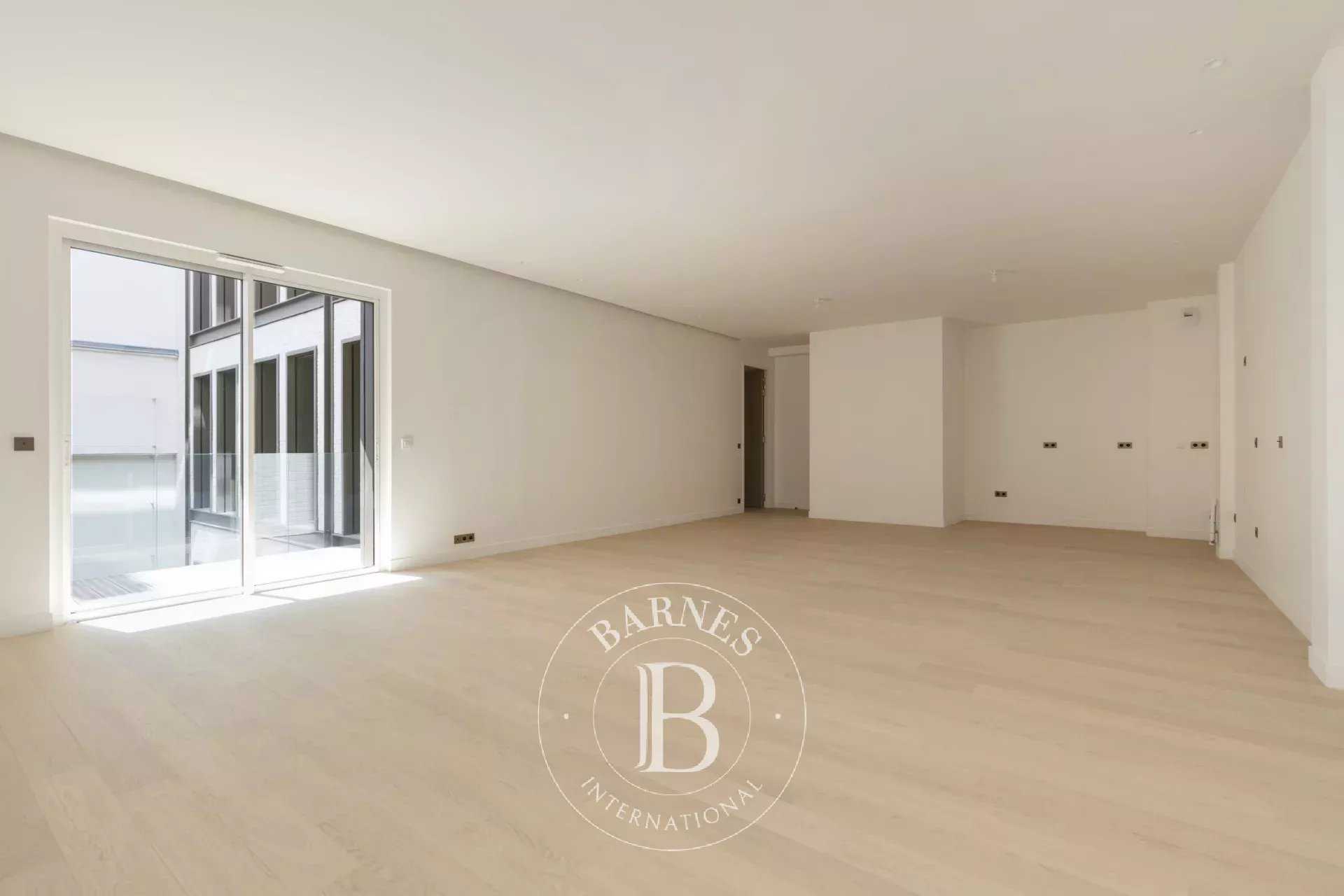 Apartment Paris 75008  -  ref 85905977 (picture 2)
