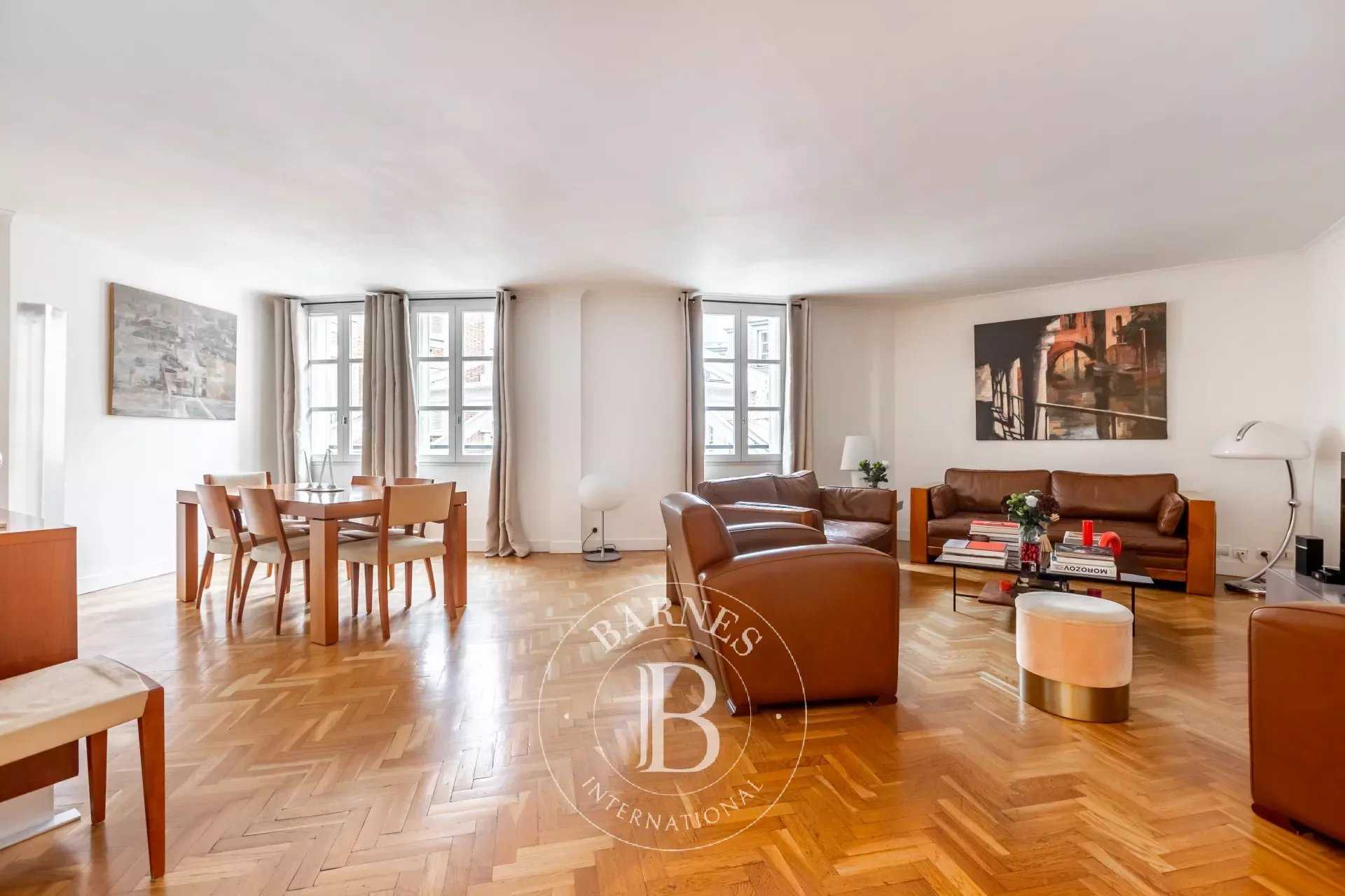 Apartment Paris 75008  -  ref 83633078 (picture 1)
