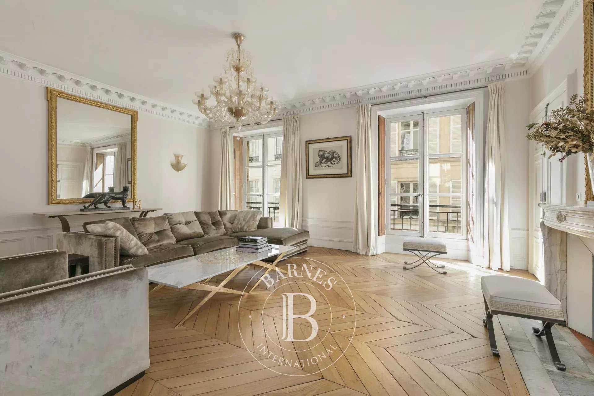 Appartement Paris 75001  -  ref 82282725 (picture 2)