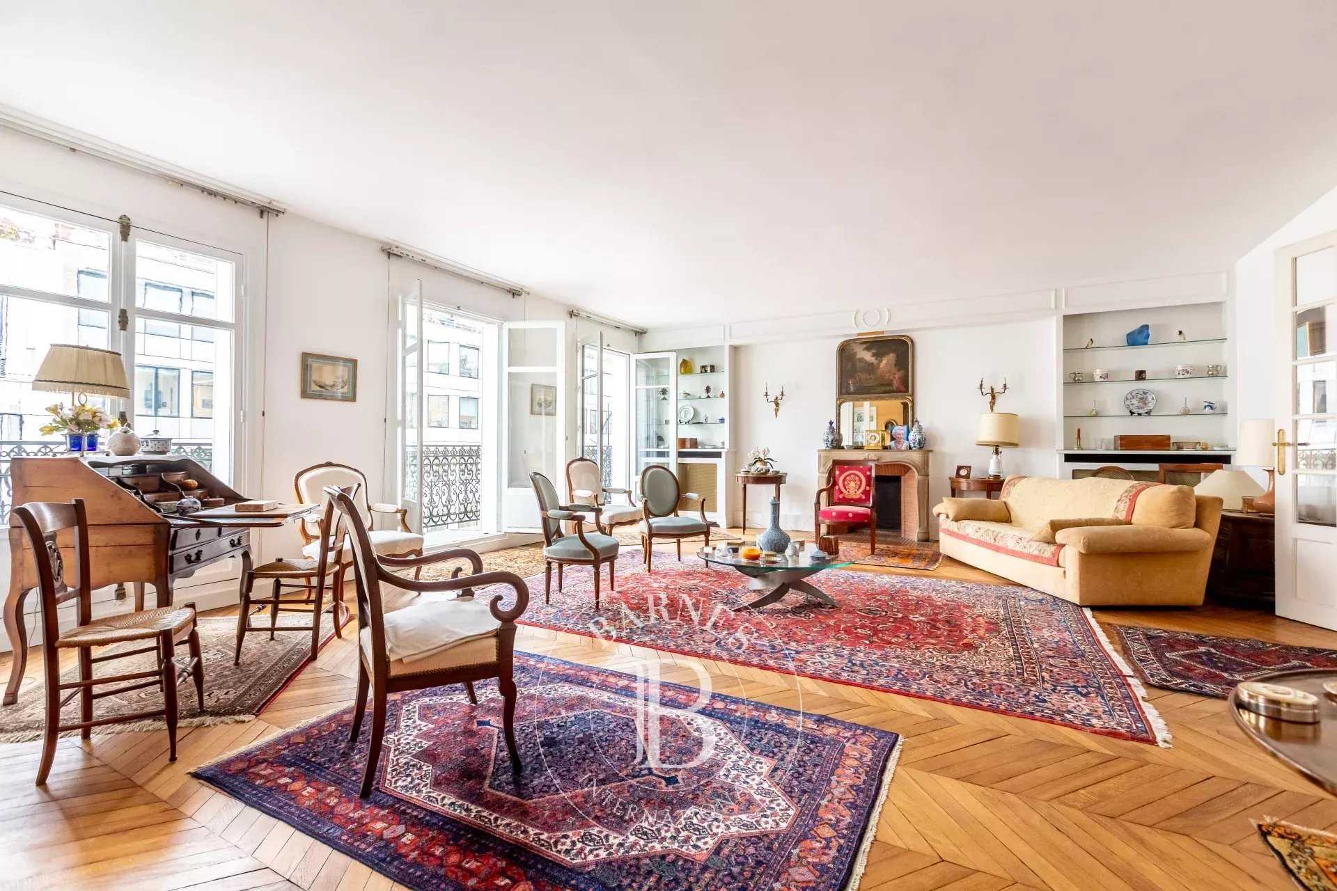 Paris  - Apartment 6 Bedrooms