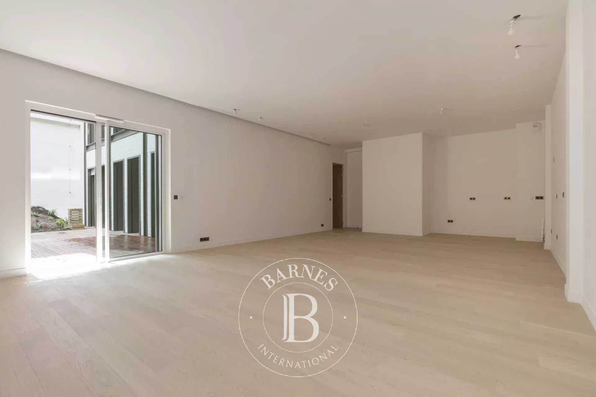 Appartement Paris 75008  -  ref 85905243 (picture 2)